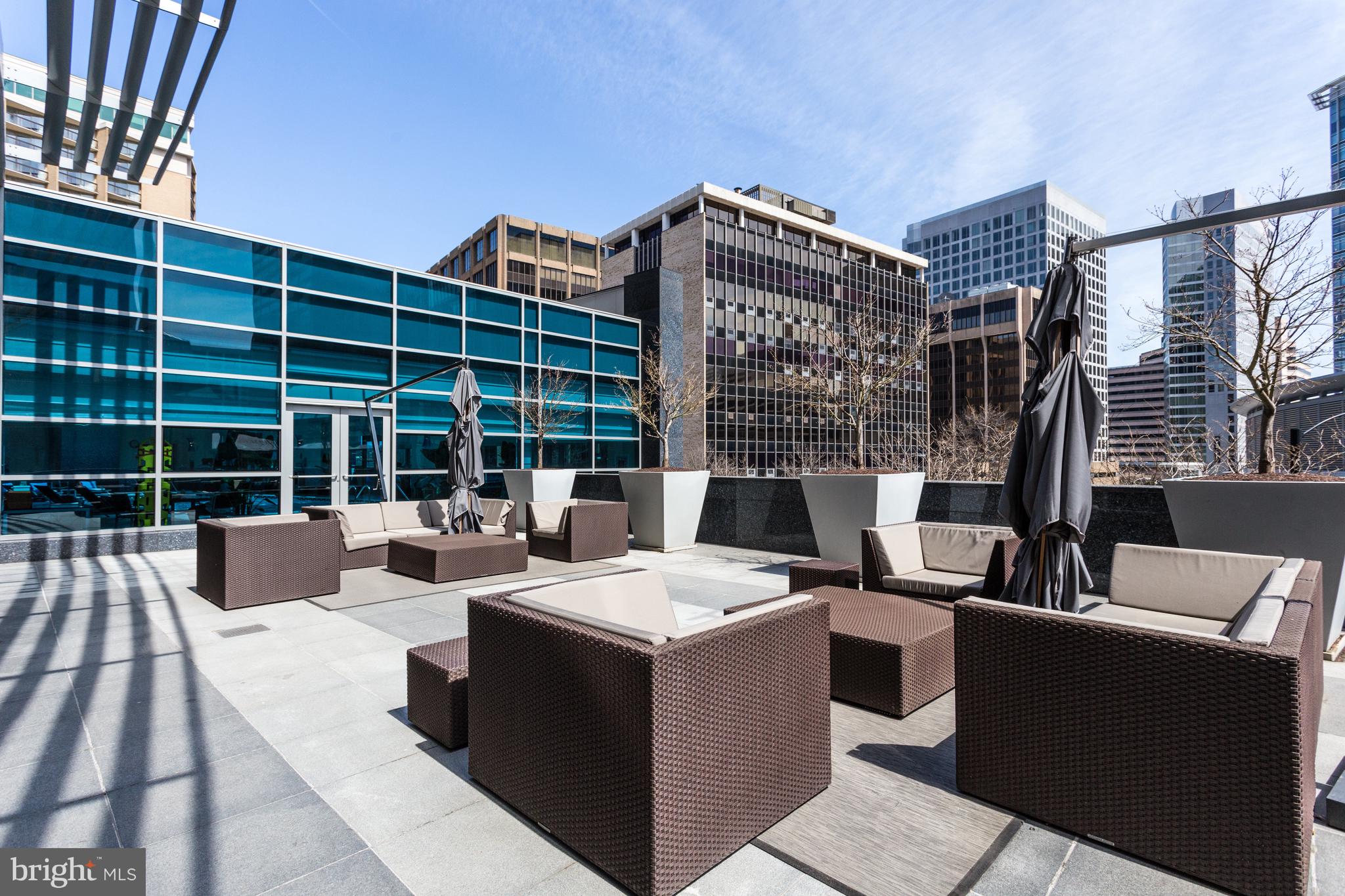 TURNBERRY TOWER - Residential