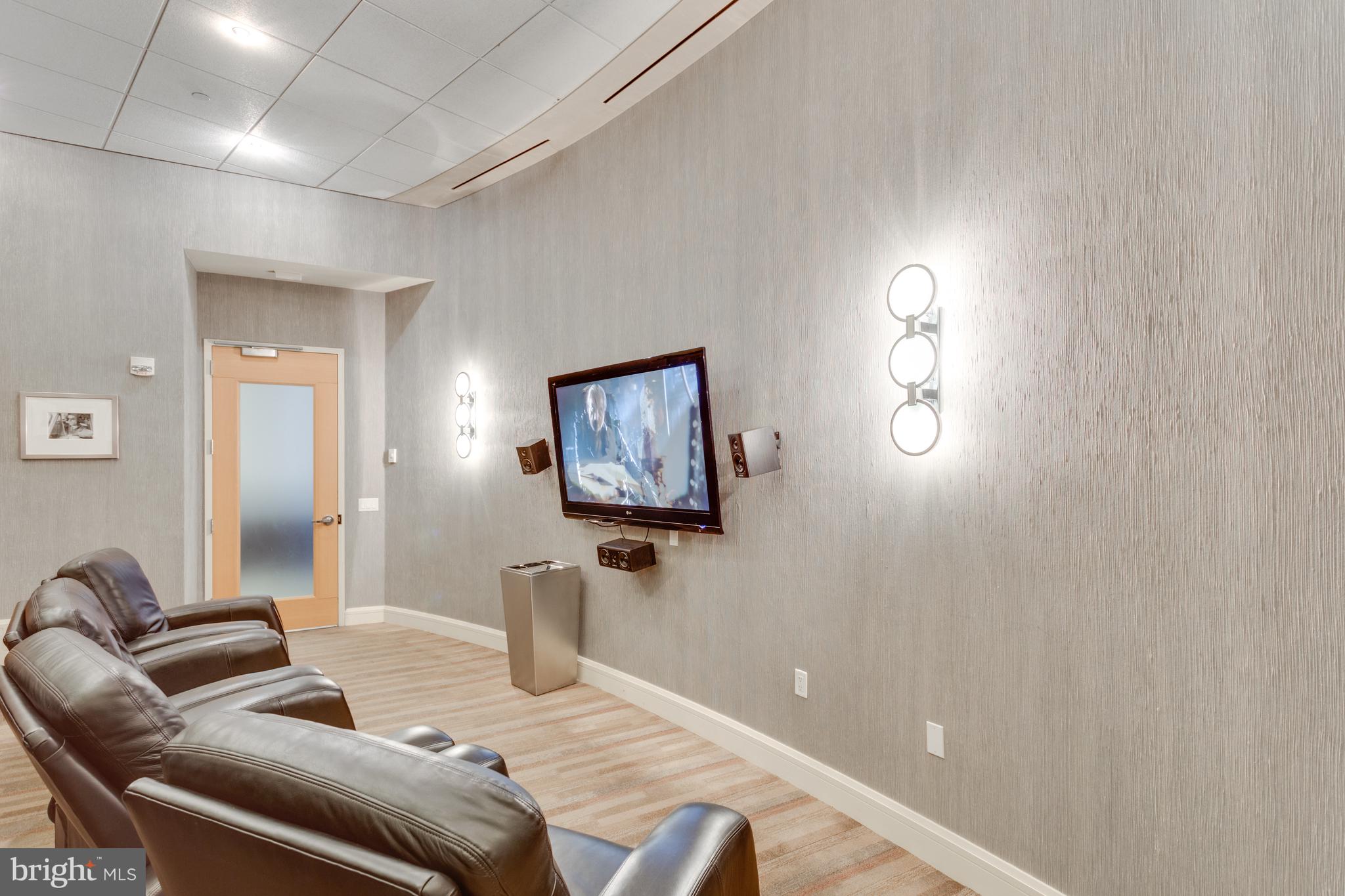 TURNBERRY TOWER - Residential