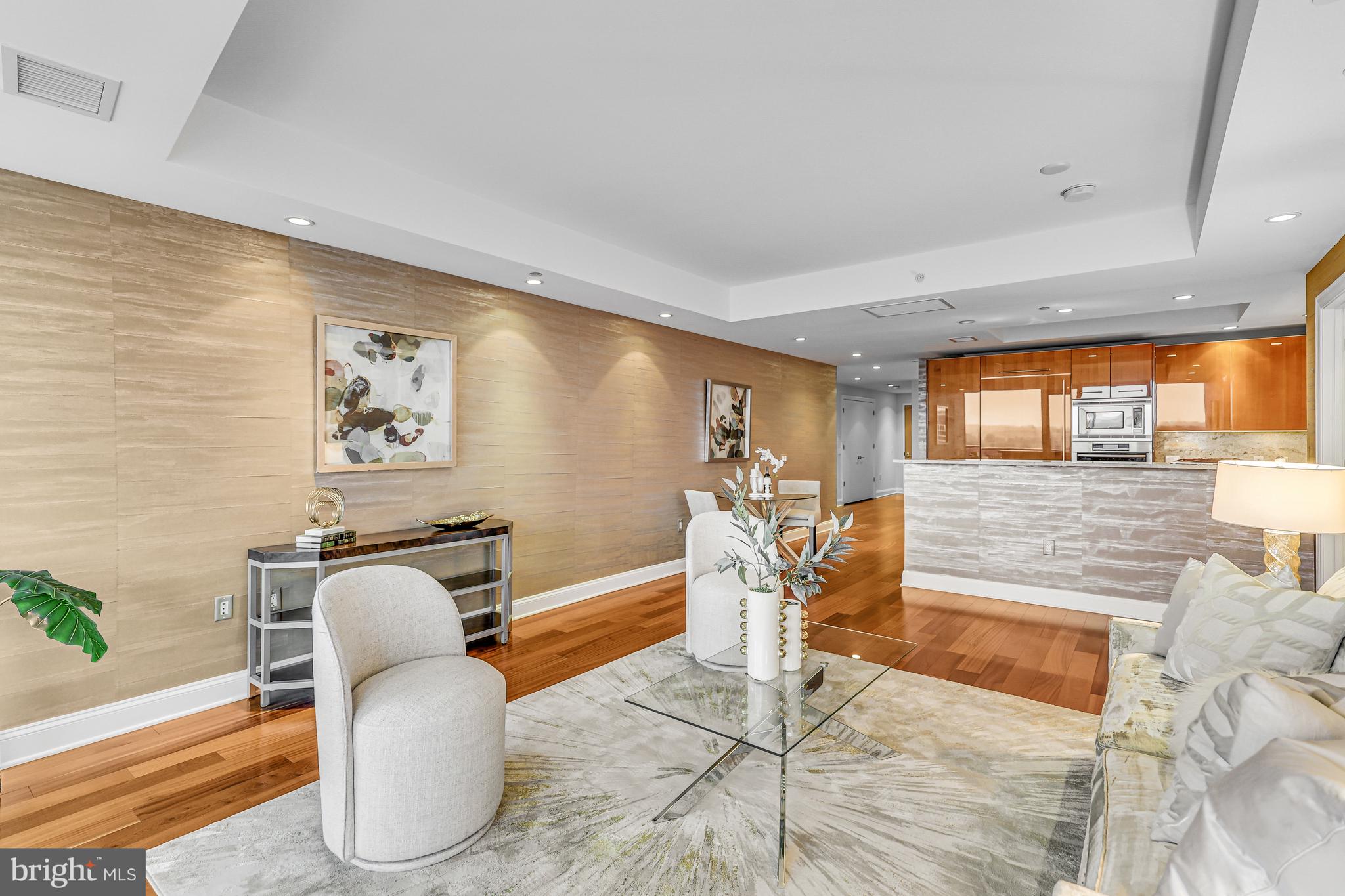 TURNBERRY TOWER - Residential