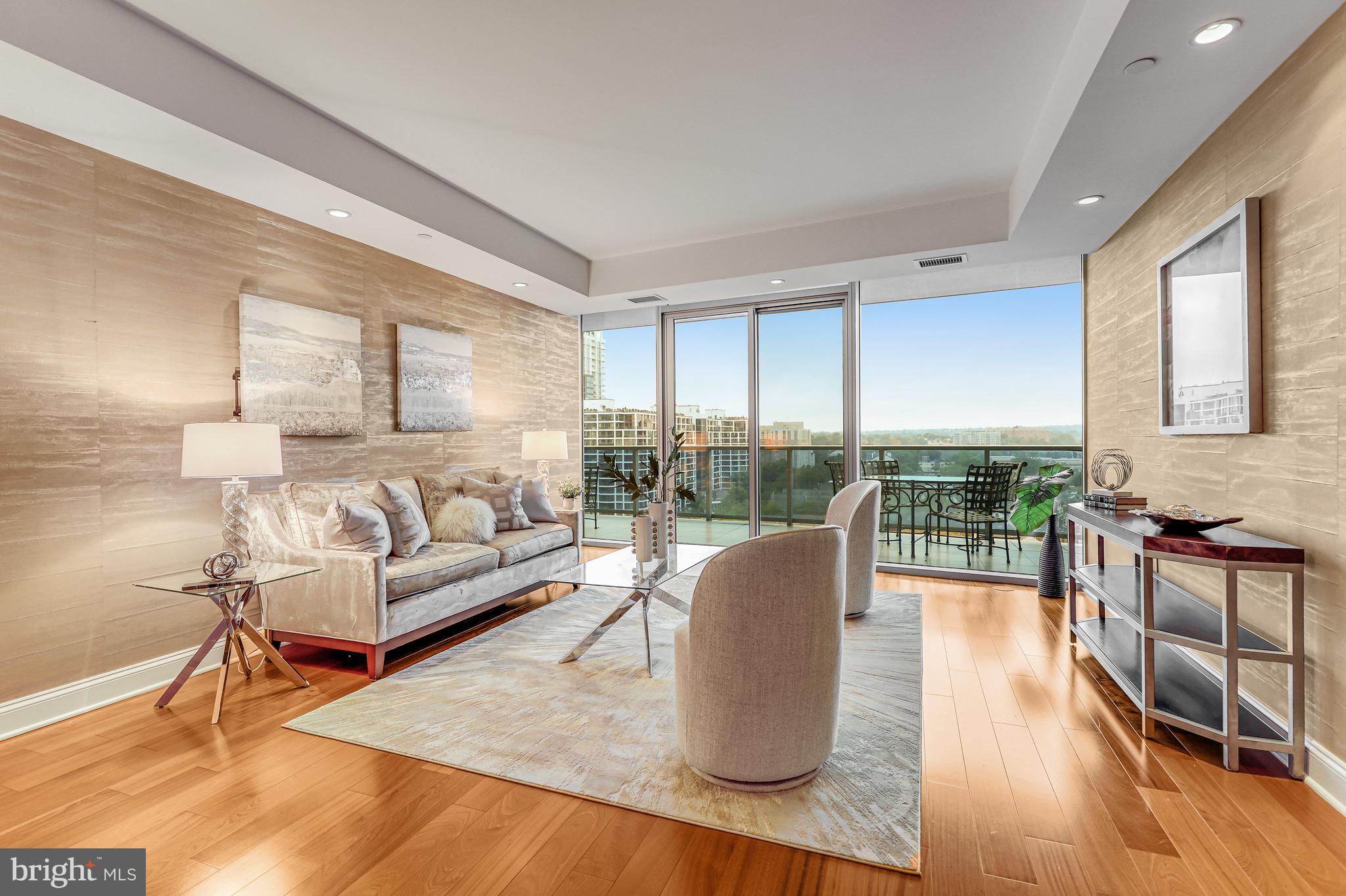 TURNBERRY TOWER - Residential