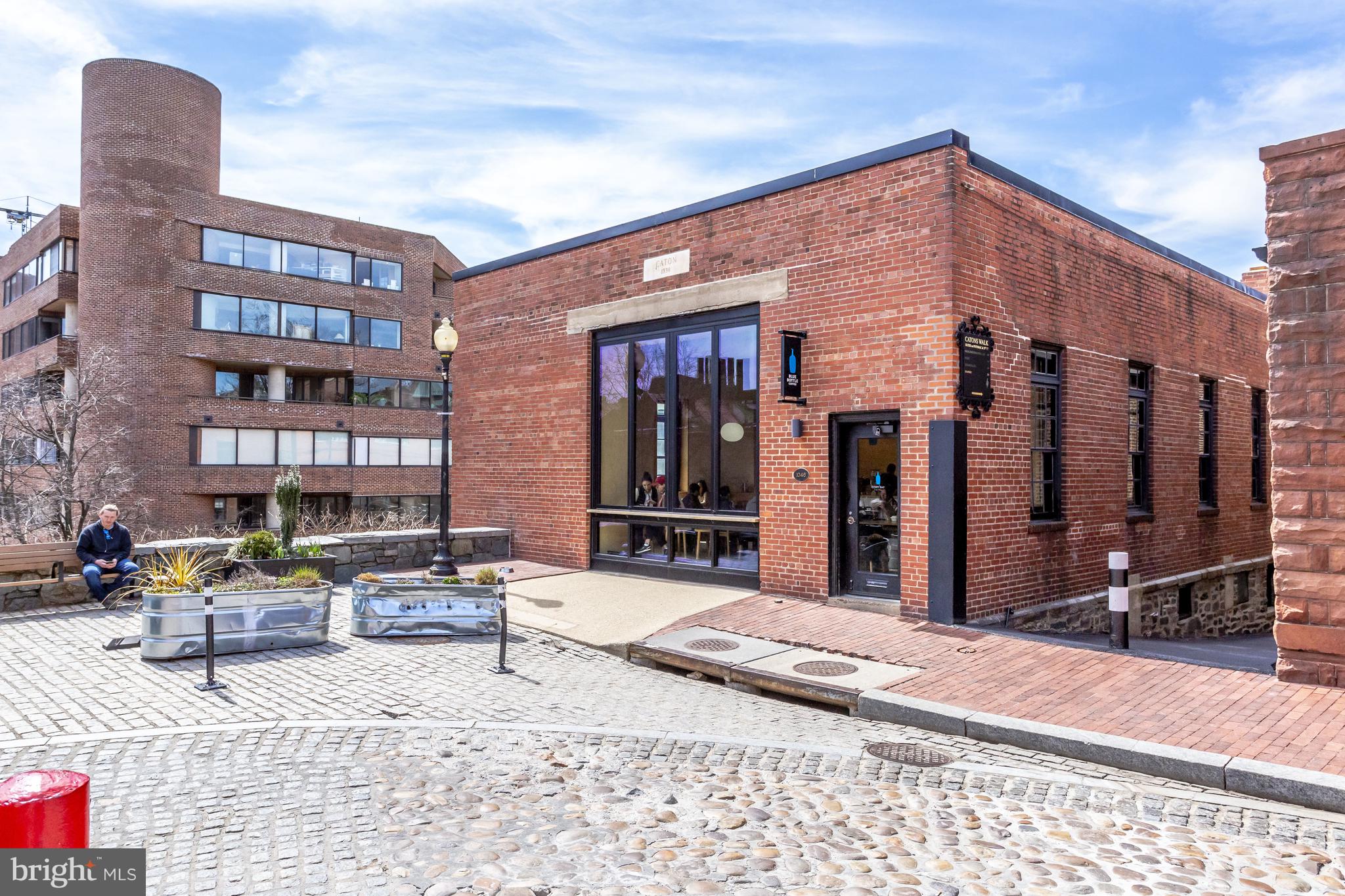 TURNBERRY TOWER - Residential