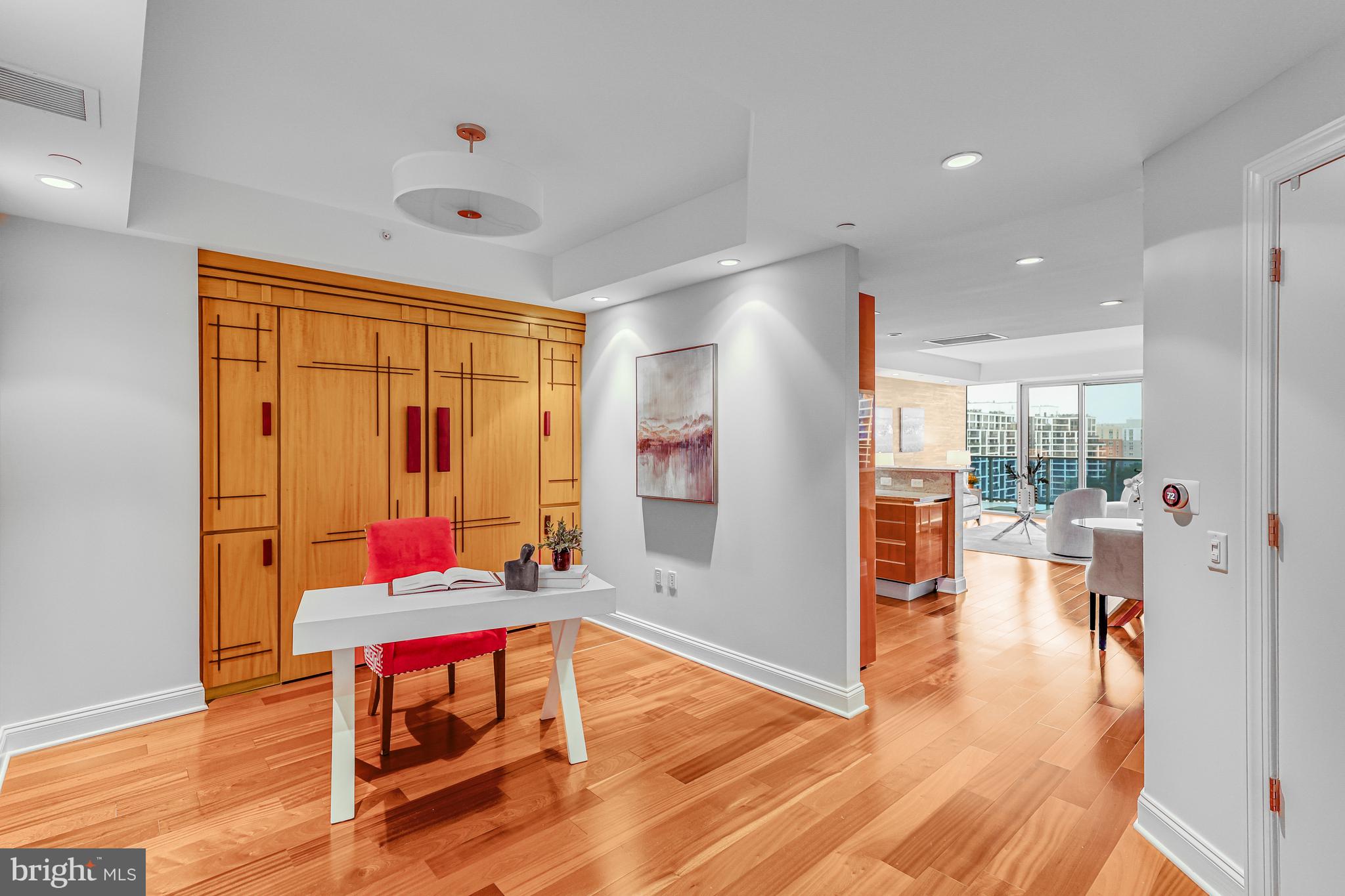 TURNBERRY TOWER - Residential