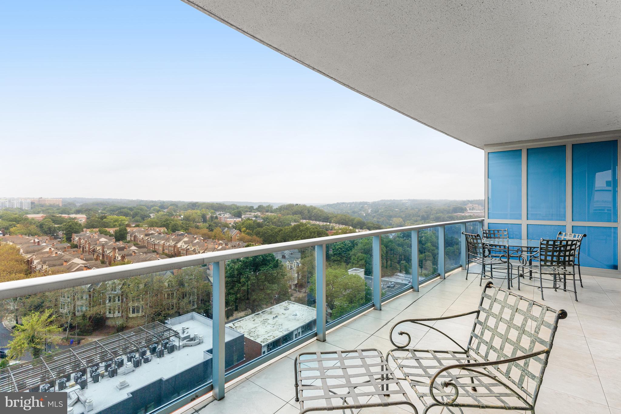 TURNBERRY TOWER - Residential