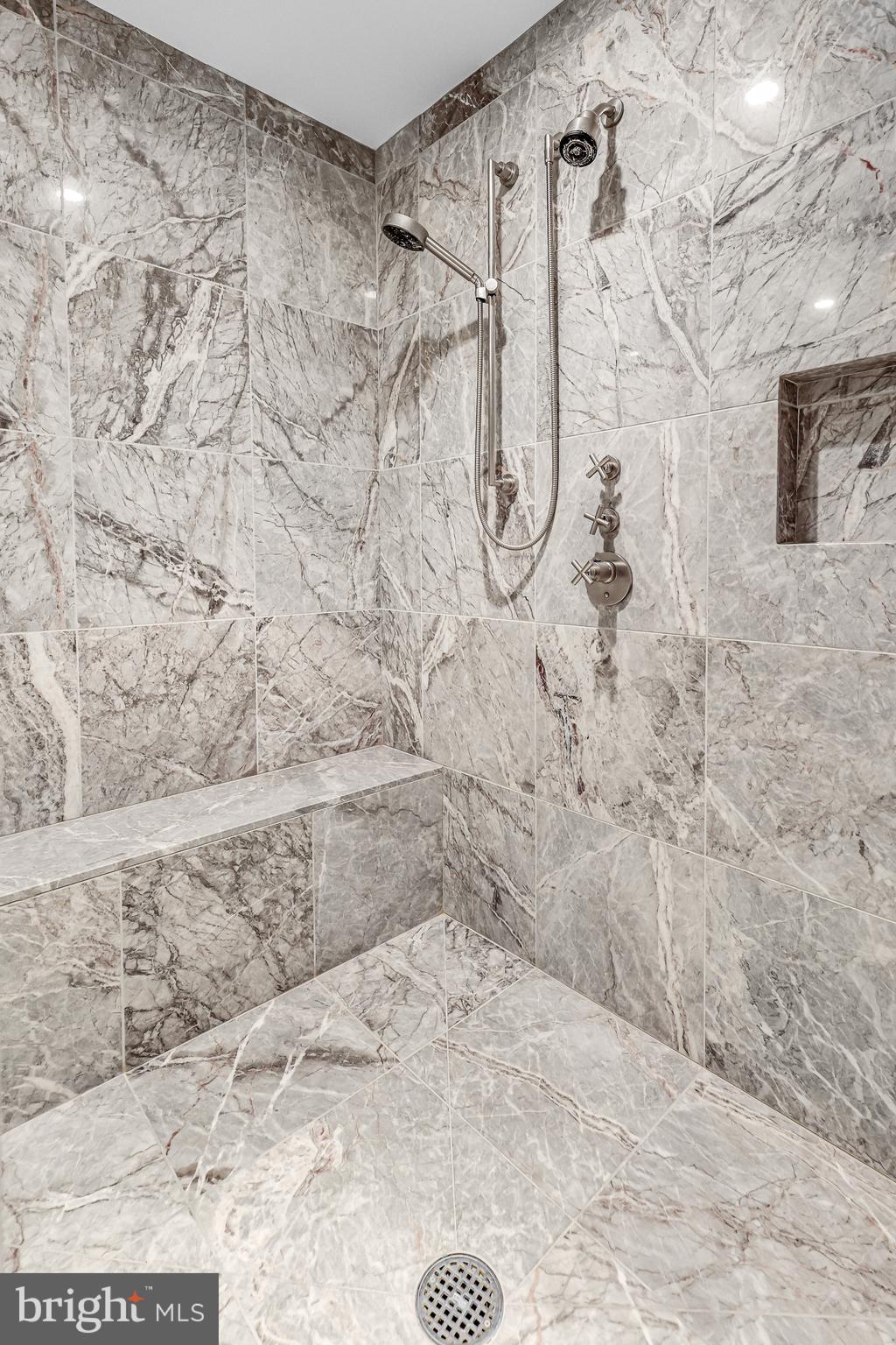 TURNBERRY TOWER - Residential
