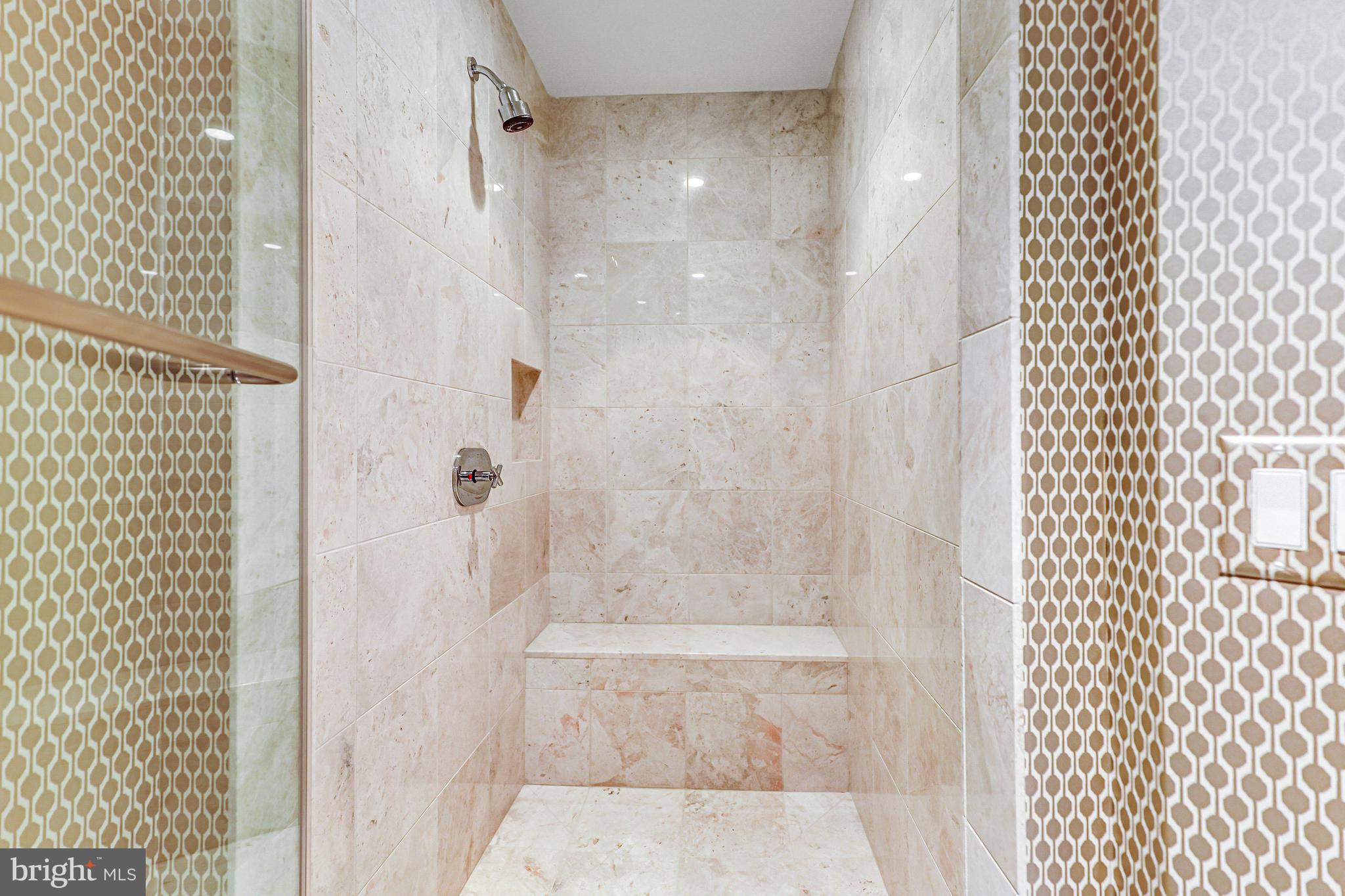 TURNBERRY TOWER - Residential