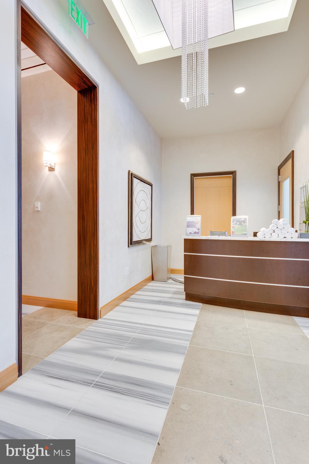 TURNBERRY TOWER - Residential