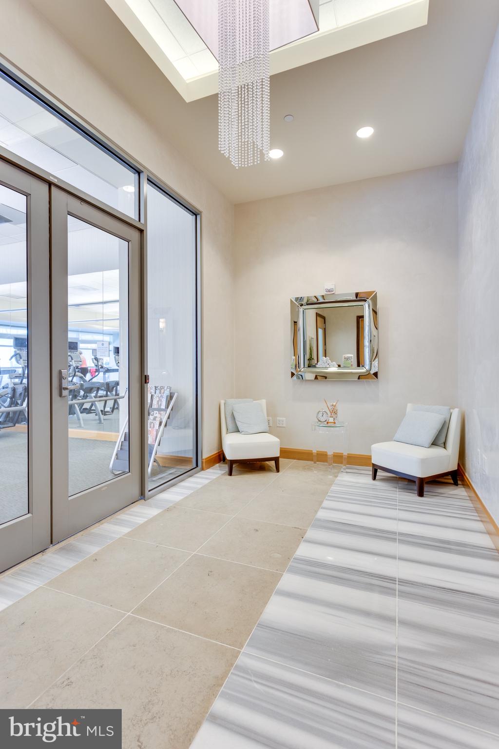 TURNBERRY TOWER - Residential