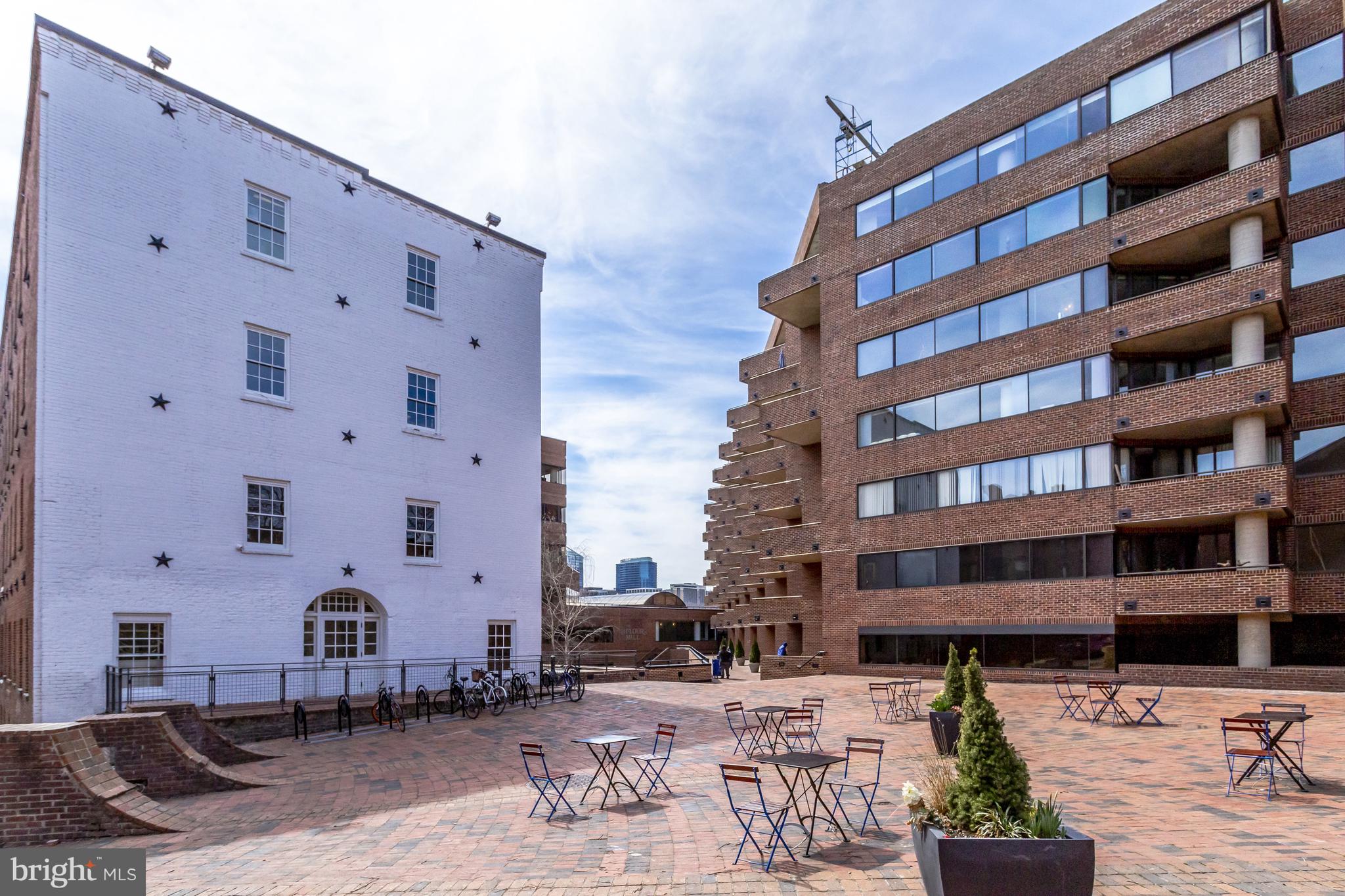 TURNBERRY TOWER - Residential