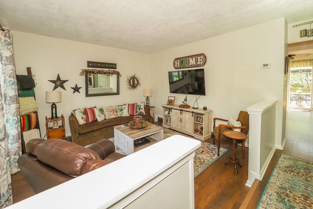 VILLAGE AT THOMAS RUN - Residential