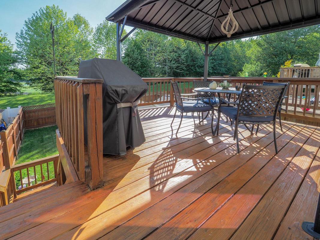 VILLAGE AT THOMAS RUN - Residential