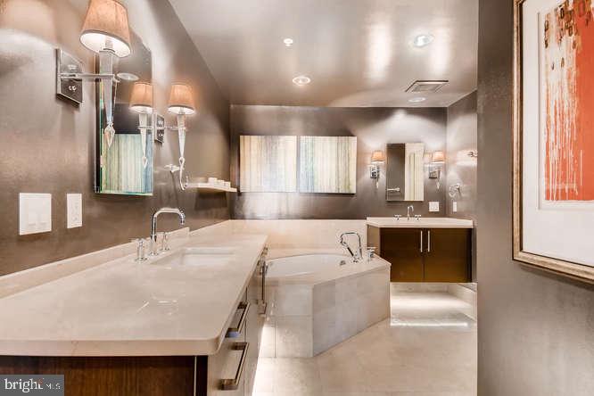 THE RITZ-CARLTON RESIDENCES - Residential Lease