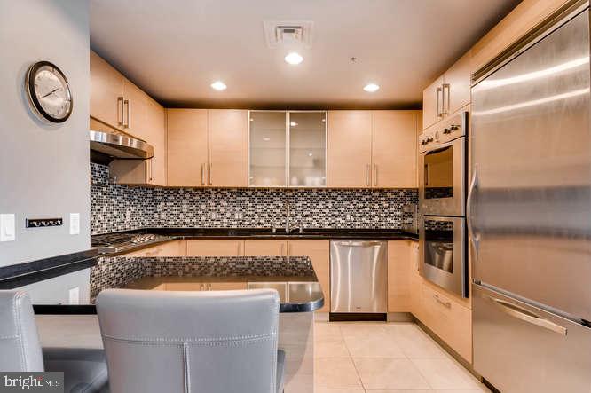 THE RITZ-CARLTON RESIDENCES - Residential Lease