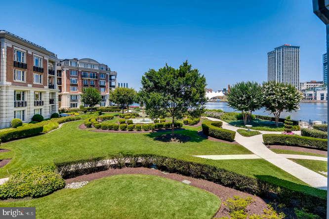 THE RITZ-CARLTON RESIDENCES - Residential Lease