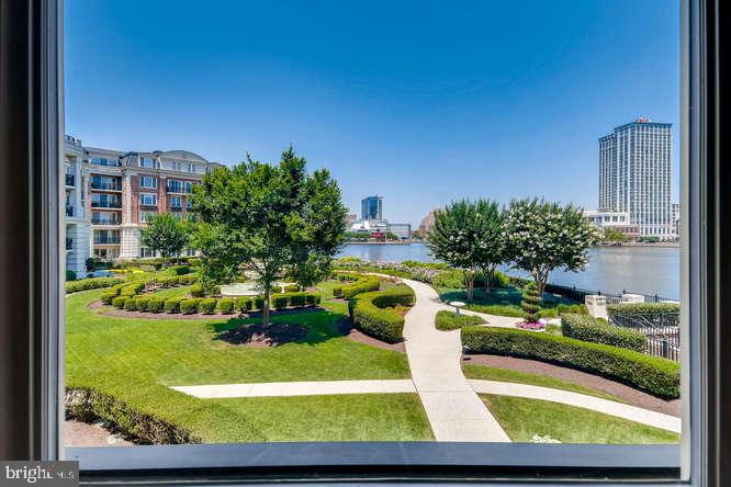 THE RITZ-CARLTON RESIDENCES - Residential Lease