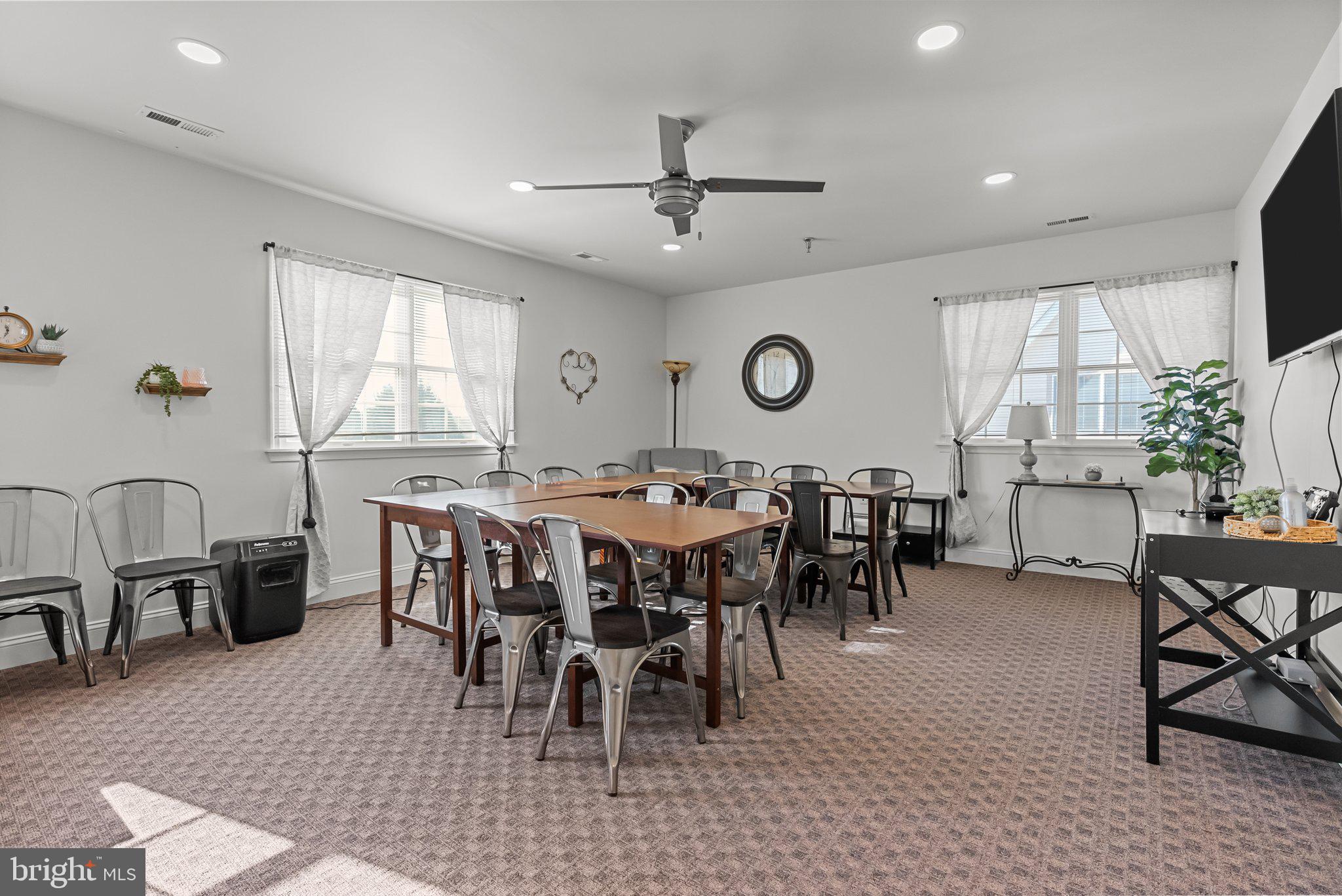NEWTOWN BUSINESS COM - Commercial Sale