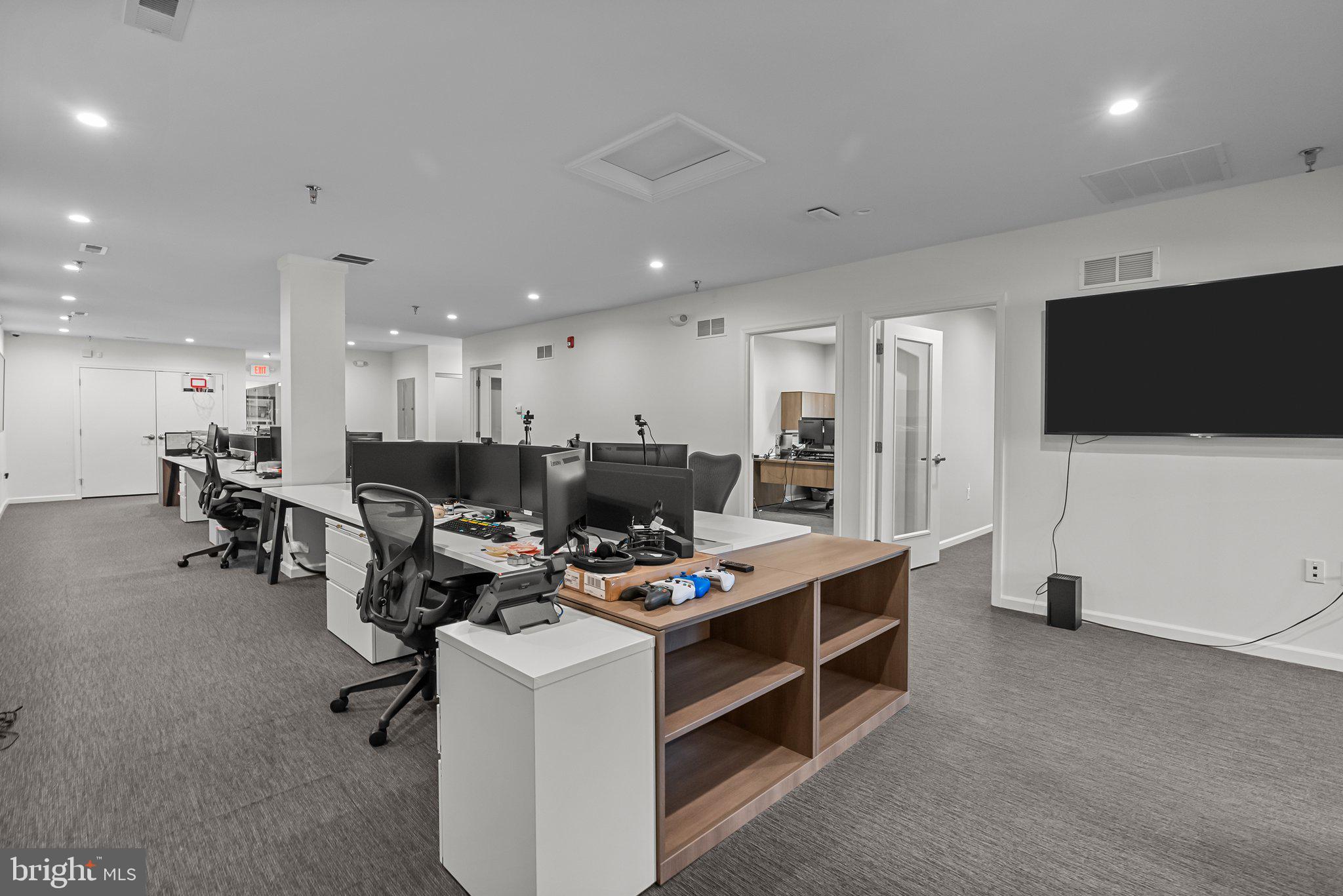 NEWTOWN BUSINESS COM - Commercial Sale