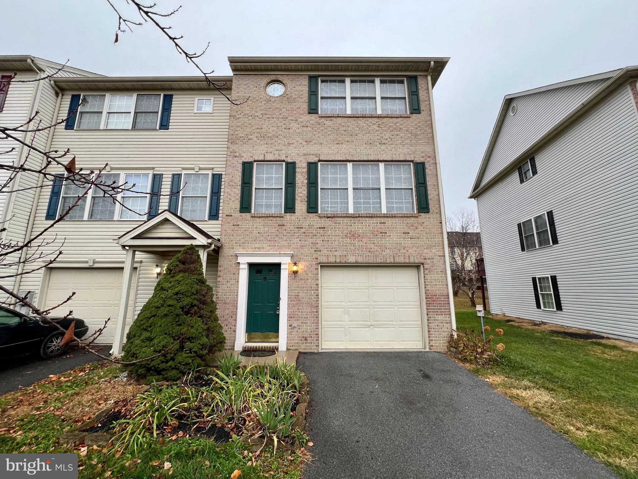 Nice 3 bedroom, 2.5 bath end unit townhouse featuring finished family room and one car garage w/ auto opener on main level. Eat-in kitchen with center island and spacious living-dining combo. Master bedroom has tray ceiling and walk-in closet. Minutes from I-81.

Pet Friendly - Case by Case basis!

EHO.