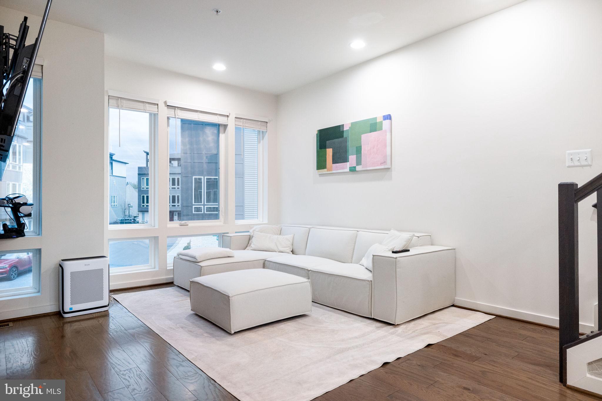 RIVER PLACE - Residential
