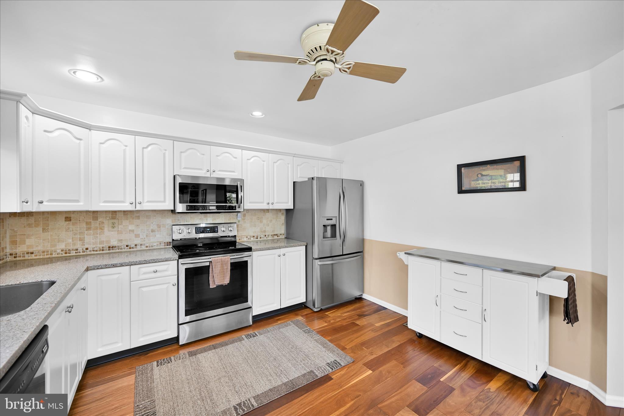 COLLEGE WOODS - Residential