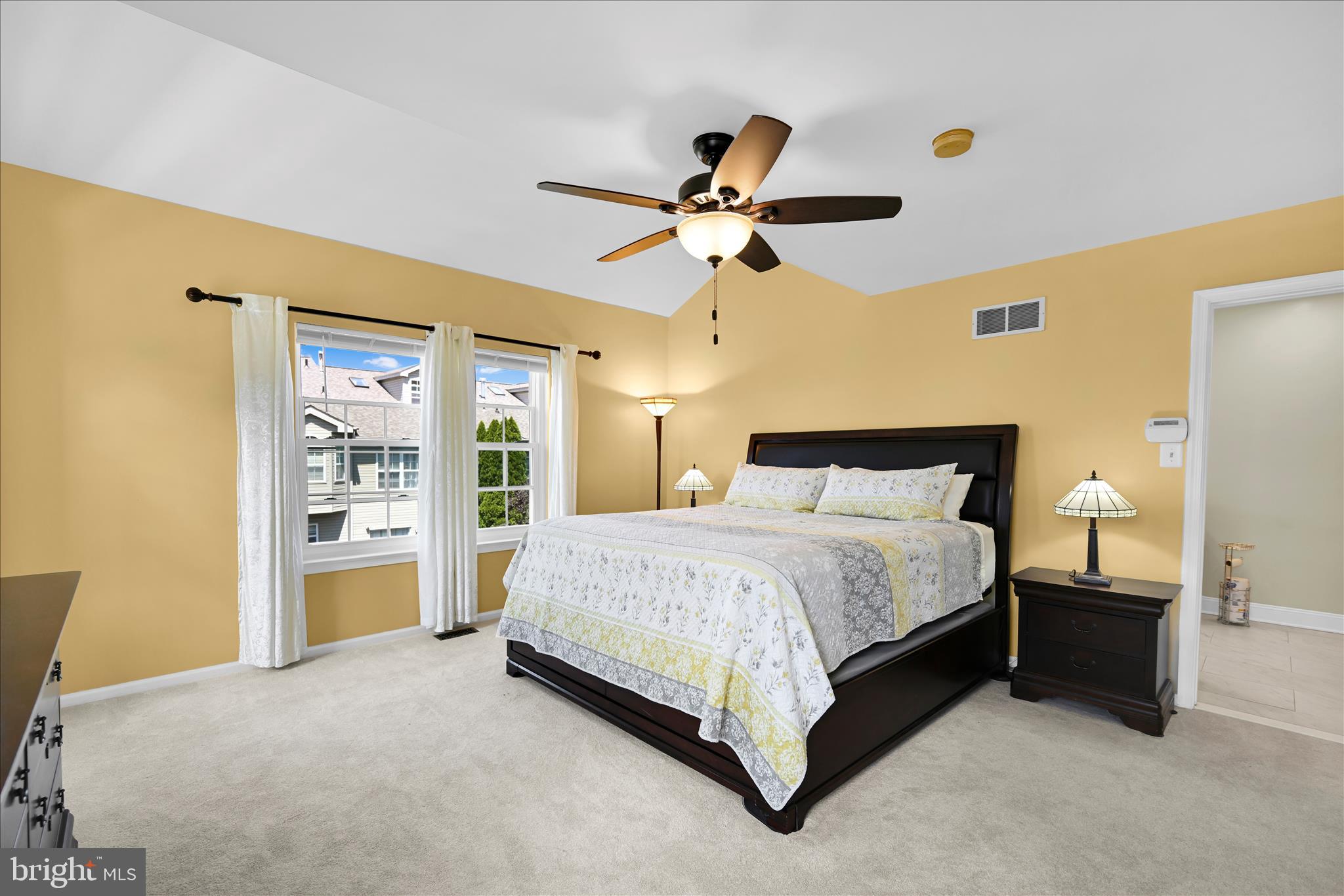 COLLEGE WOODS - Residential