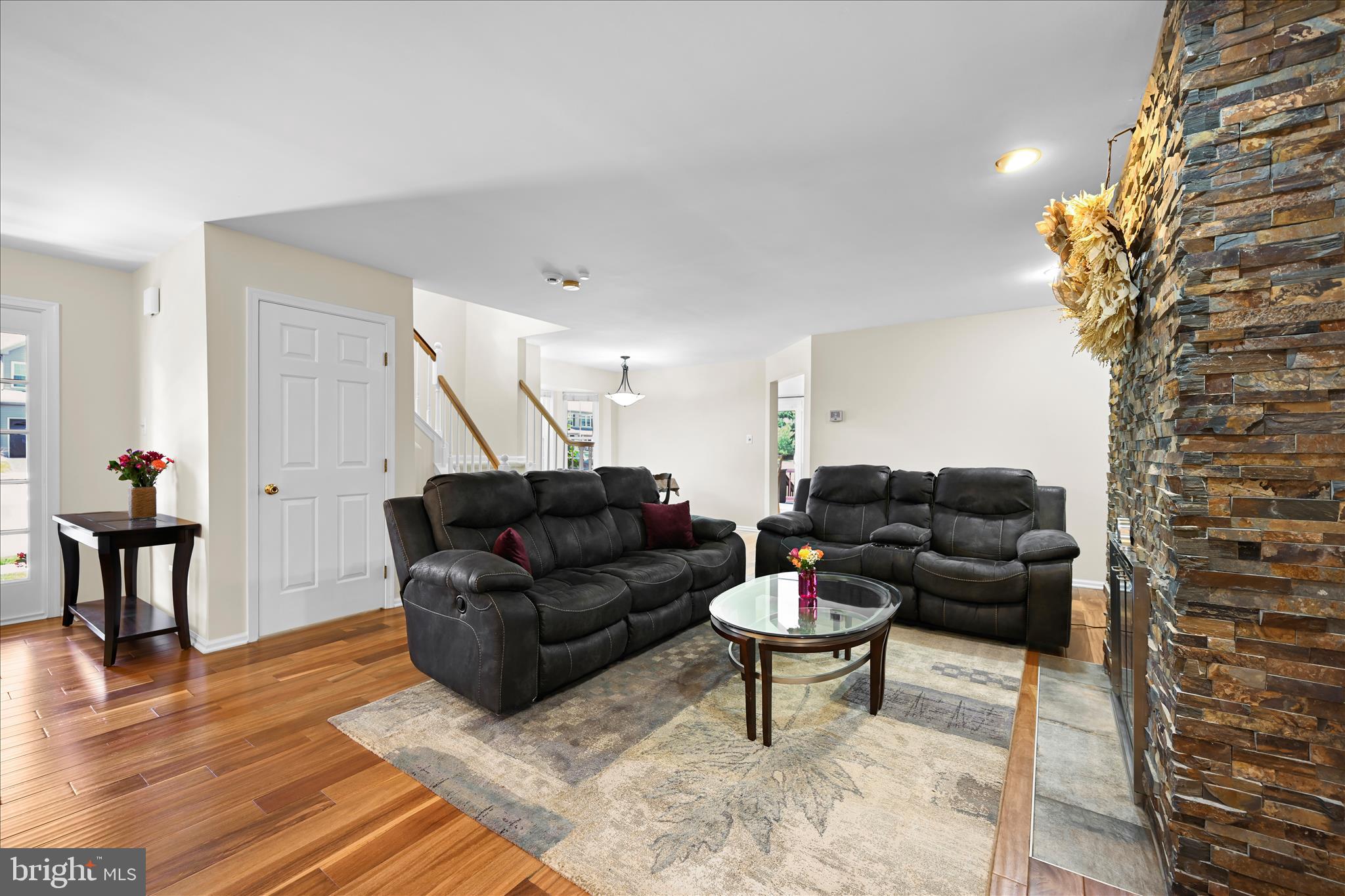COLLEGE WOODS - Residential