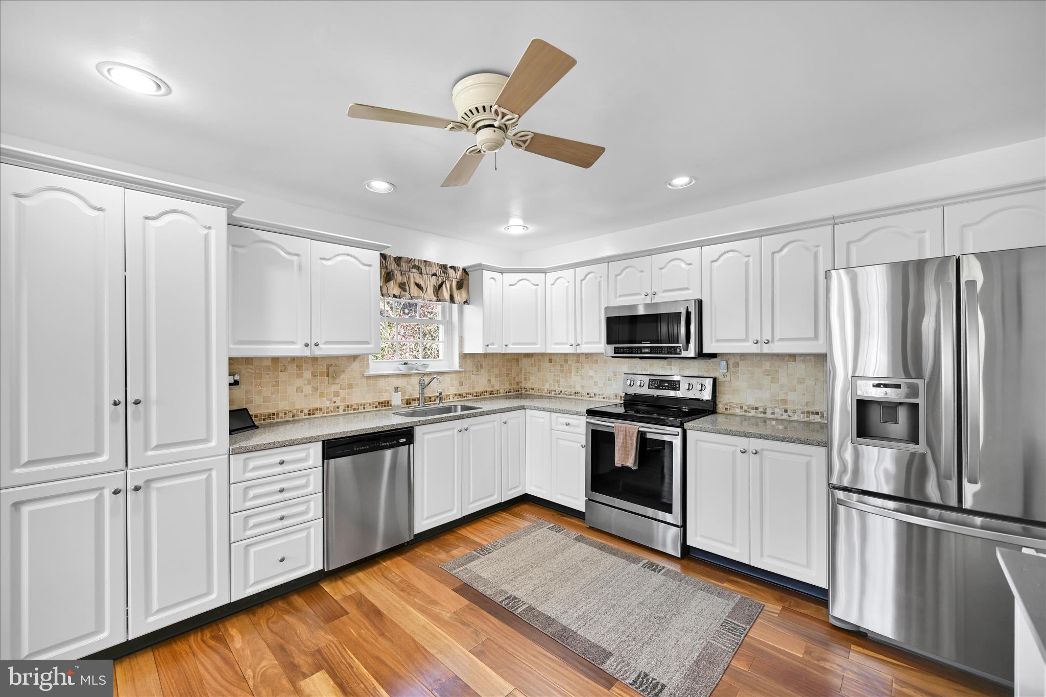 COLLEGE WOODS - Residential