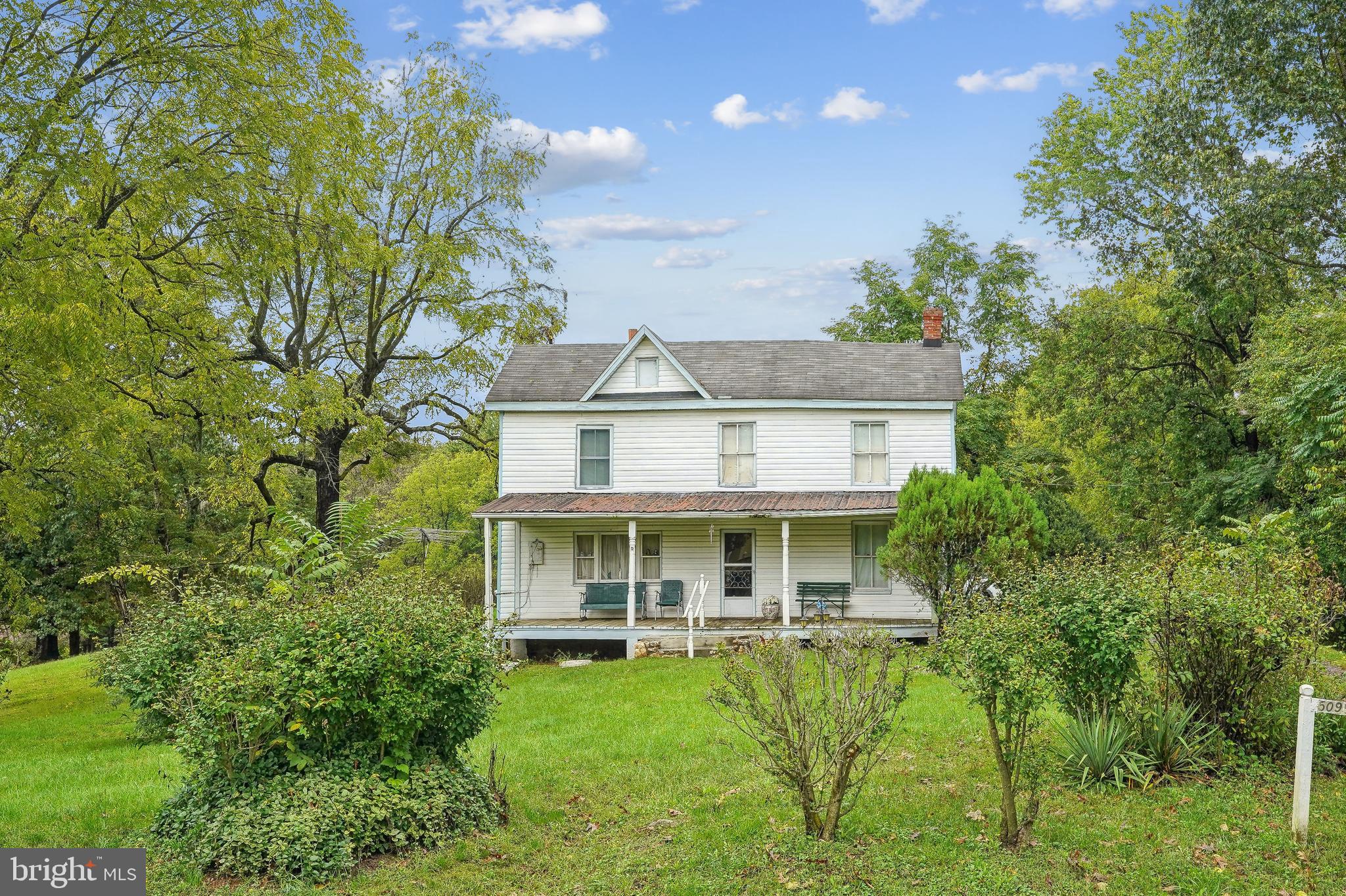A unique opportunity in the charming village of Hume, Virginia.  Consisting of 3 separate parcels it offers endless possibilities.  Tax Map ID of the 3 parcels:  6928-64-0917-000;6928-65-0236-000;6928-65-0145-000 consisting of approximately 4.50 acres.  Each parcel is approximately 1.50 acres.    Make it your primary home or a weekend get-away.  Leeds Manor Road has some of the most beautiful views in Northern Virginia and it is in close proximity to outstanding vineyards.      Easy access to Warrenton,  Marshall and I-66. This is a Court Sale.    Sale must be approved by the Court.  Property sold AS-IS.