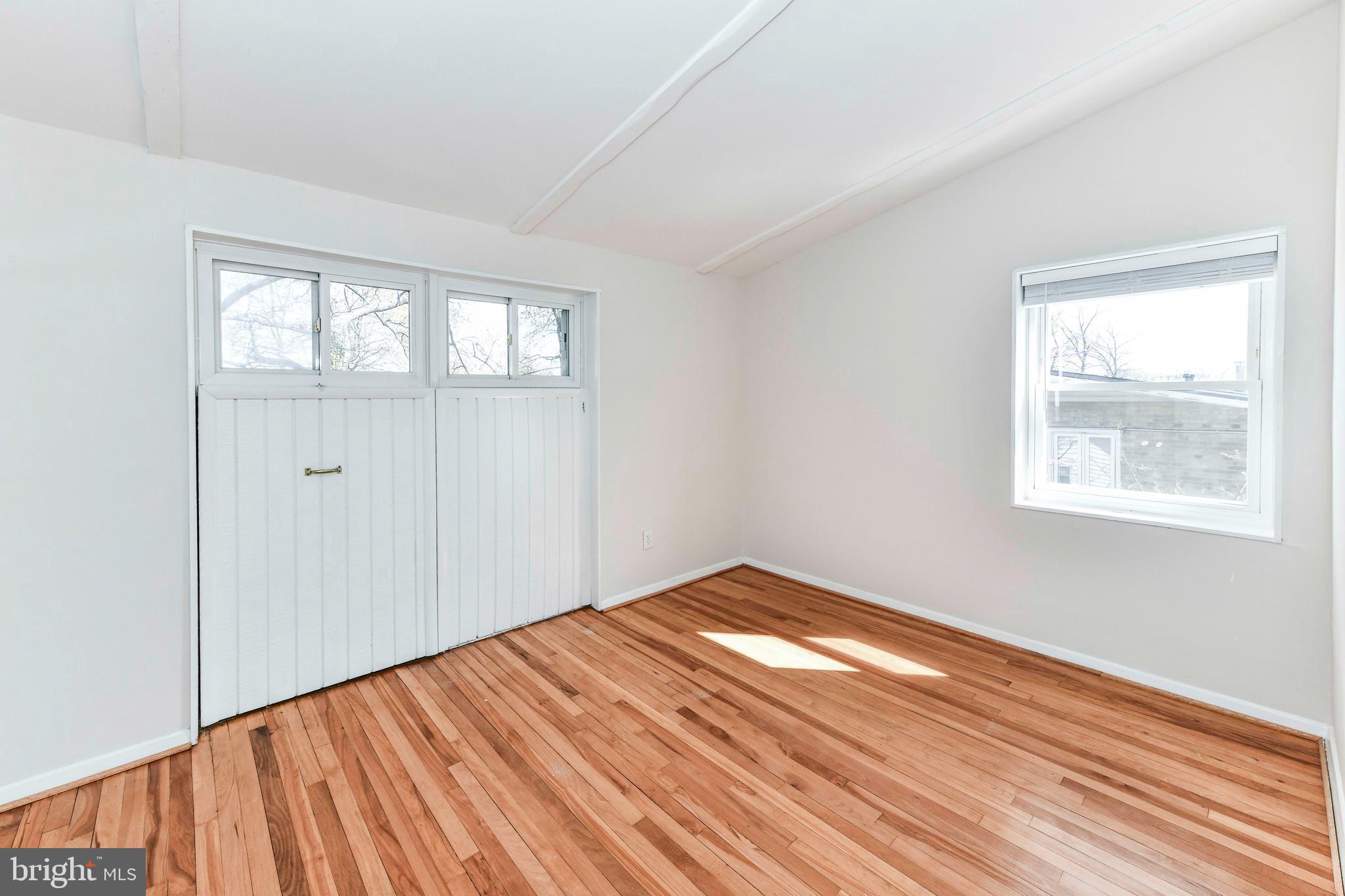 COLUMBIA FOREST - Residential Lease