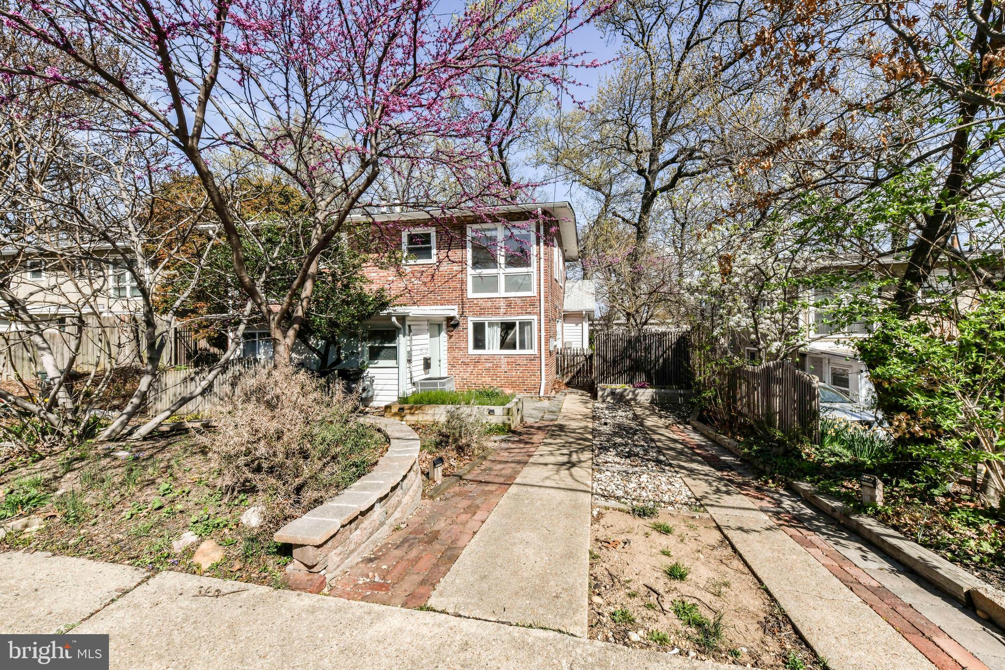 COLUMBIA FOREST - Residential Lease