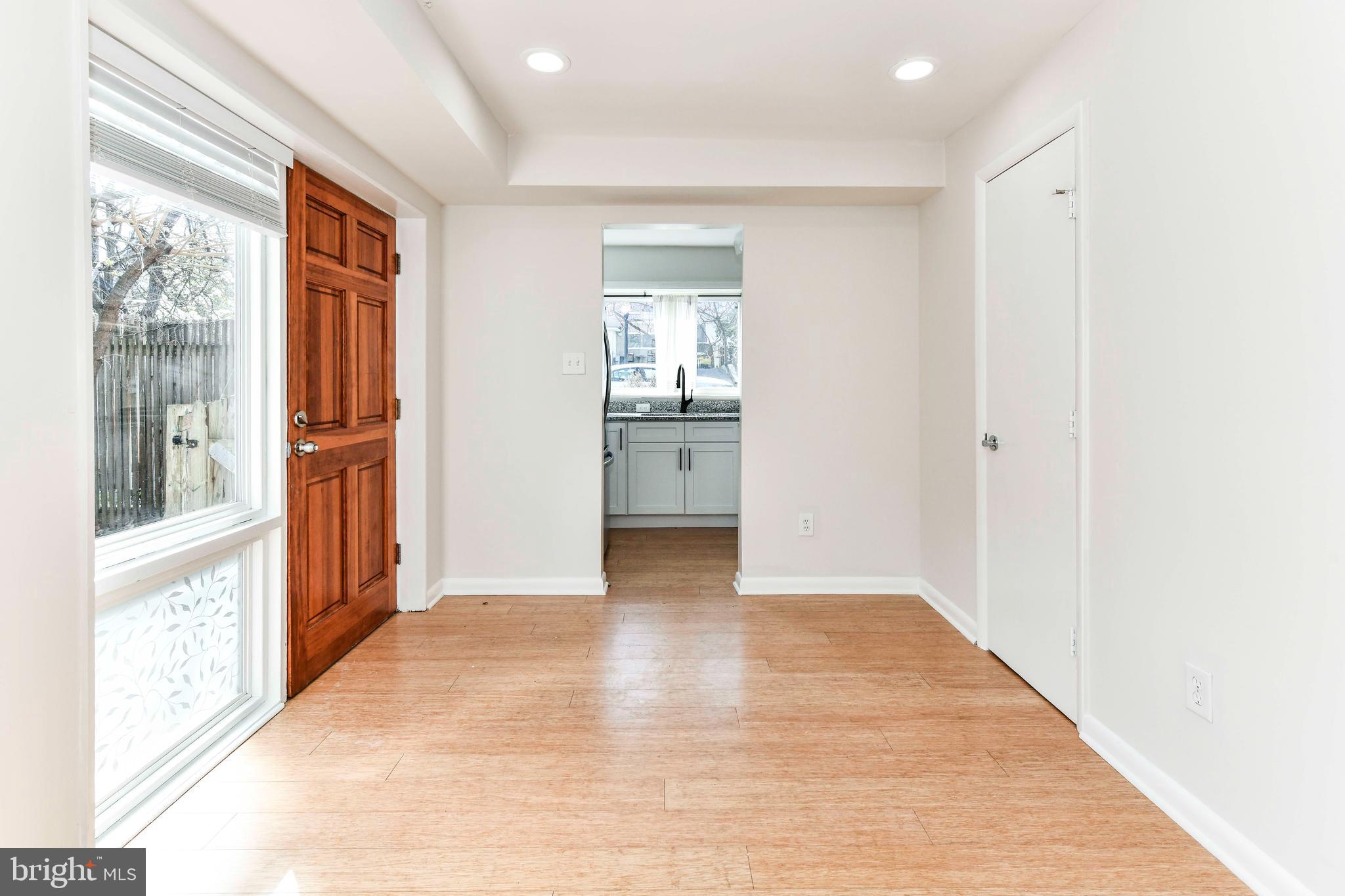 COLUMBIA FOREST - Residential Lease