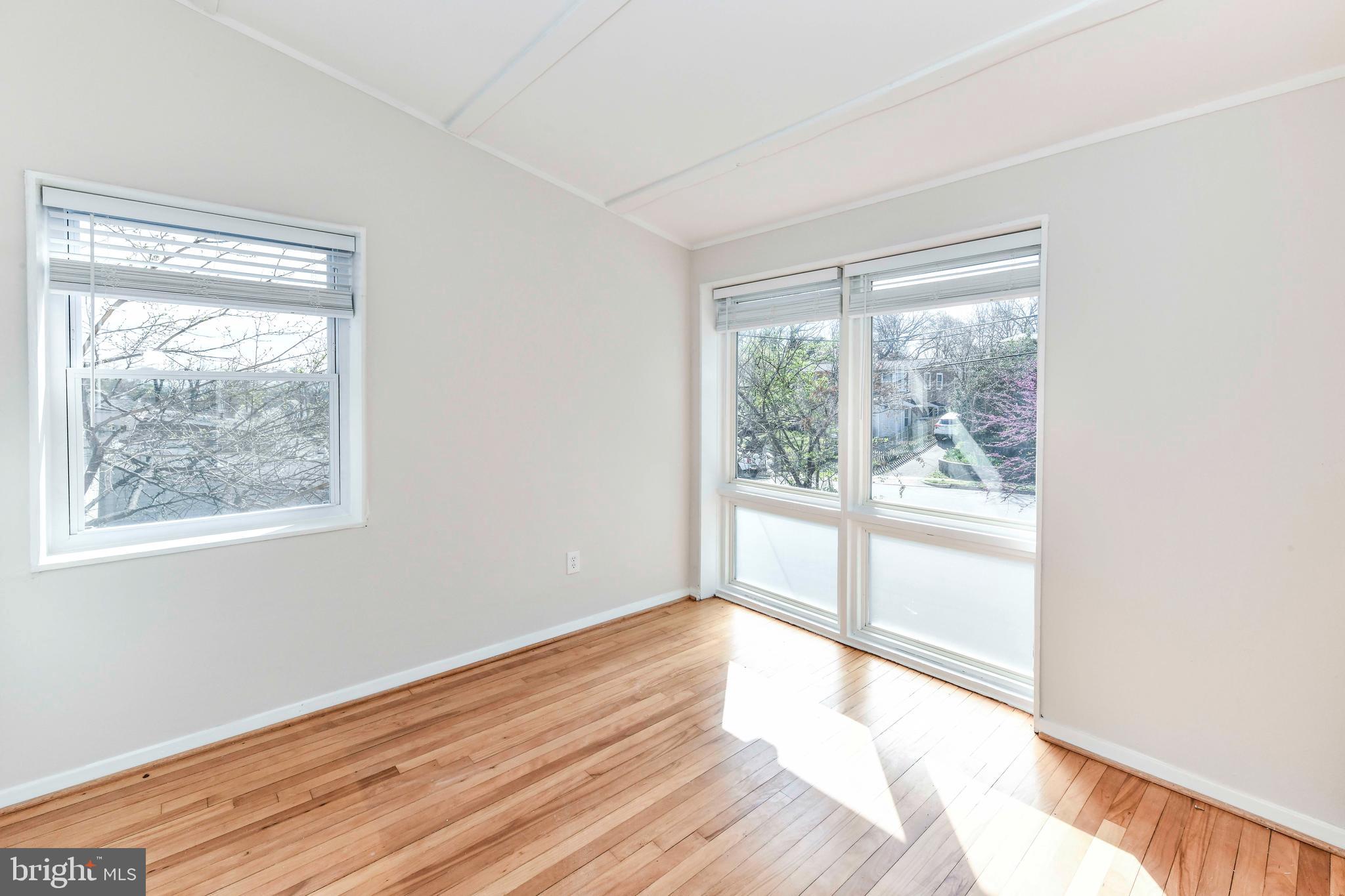 COLUMBIA FOREST - Residential Lease