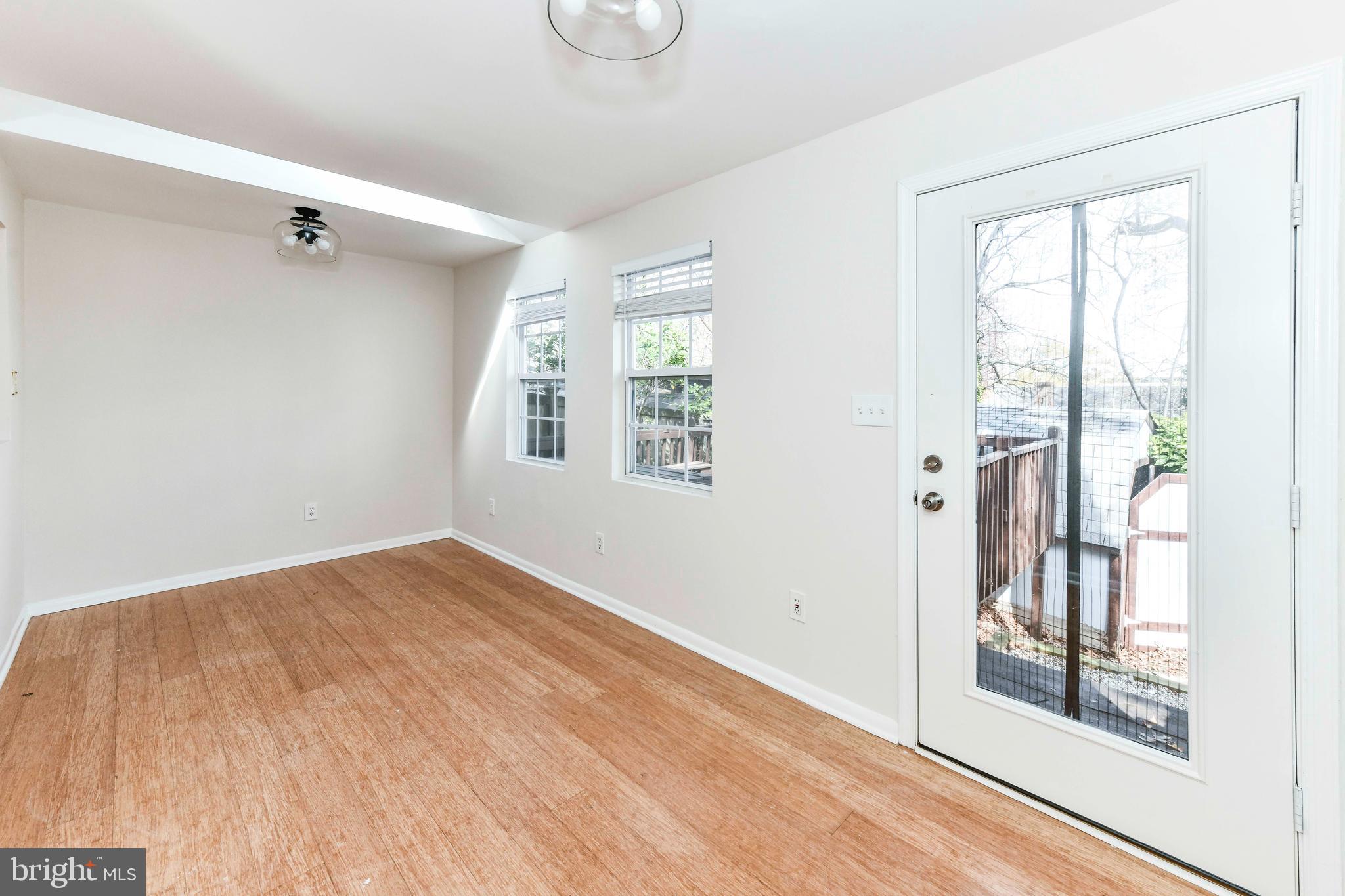 COLUMBIA FOREST - Residential Lease