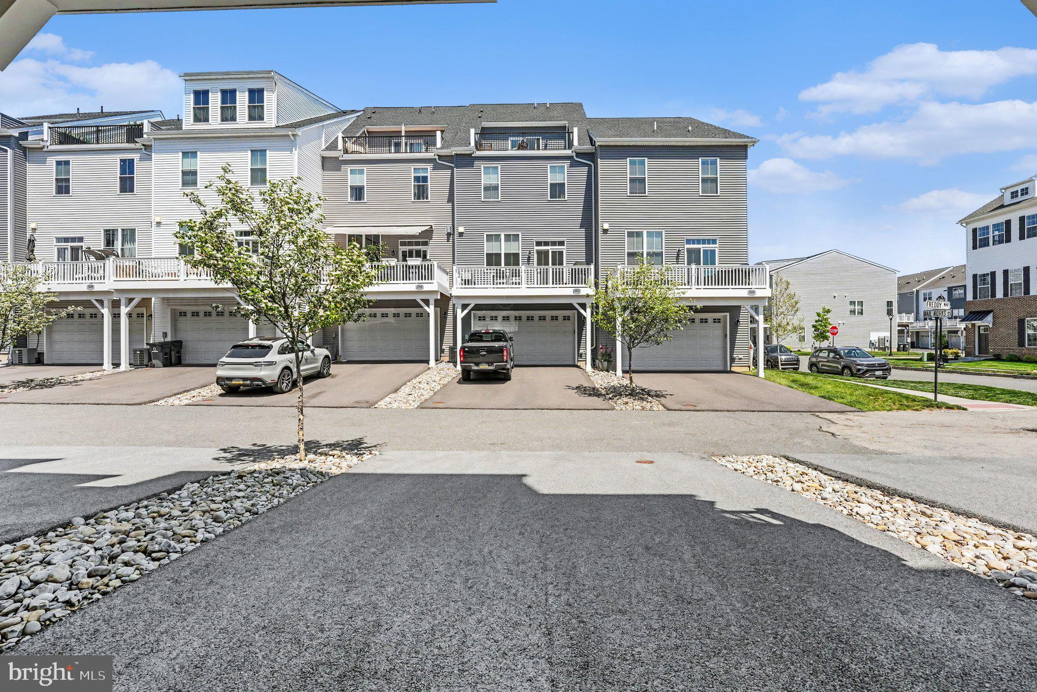 STEELPOINTE - Residential
