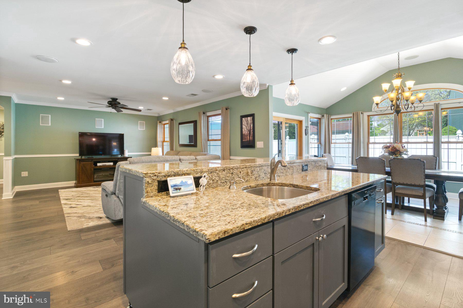 FOUR SEASONS ESTATES - Residential