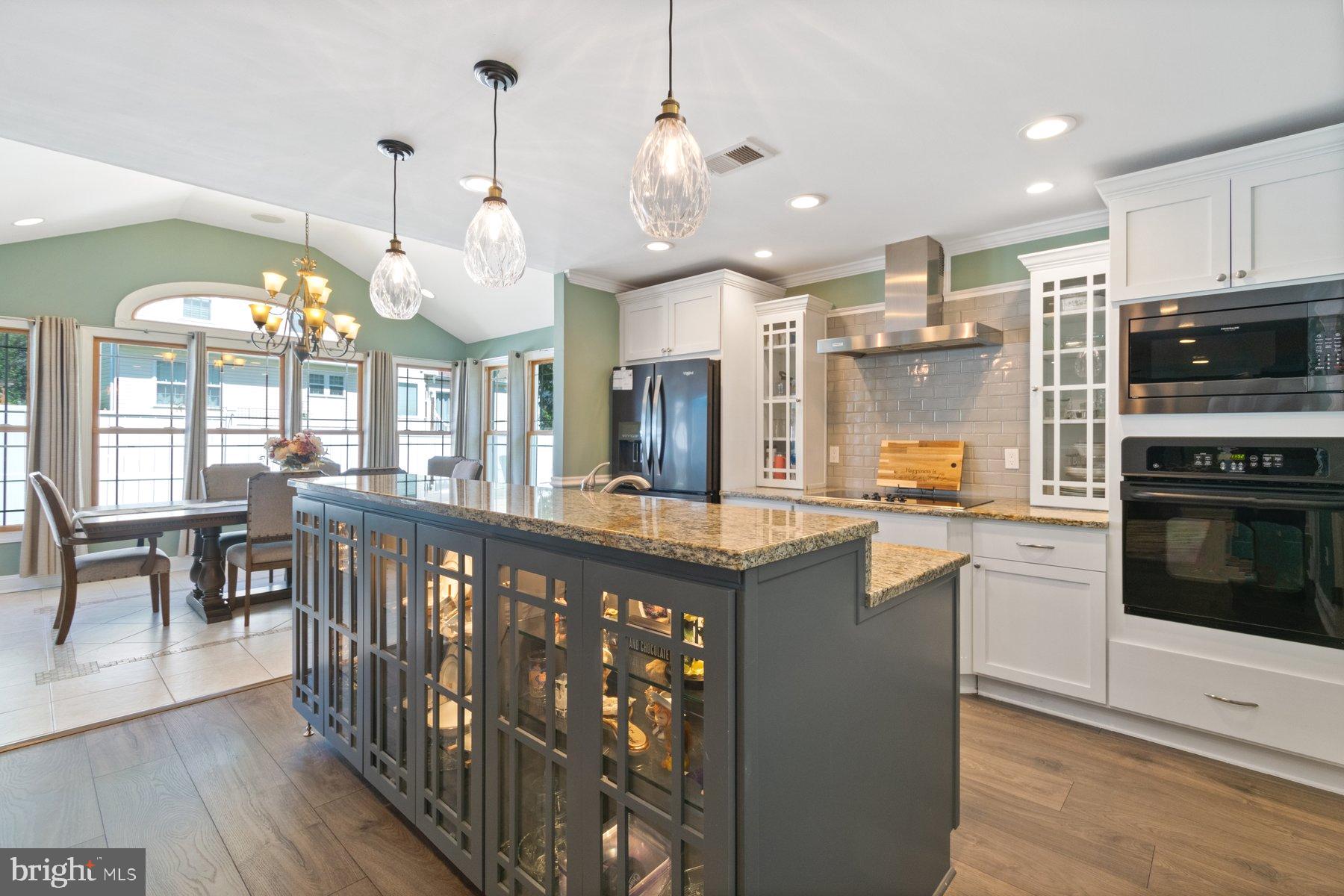 FOUR SEASONS ESTATES - Residential