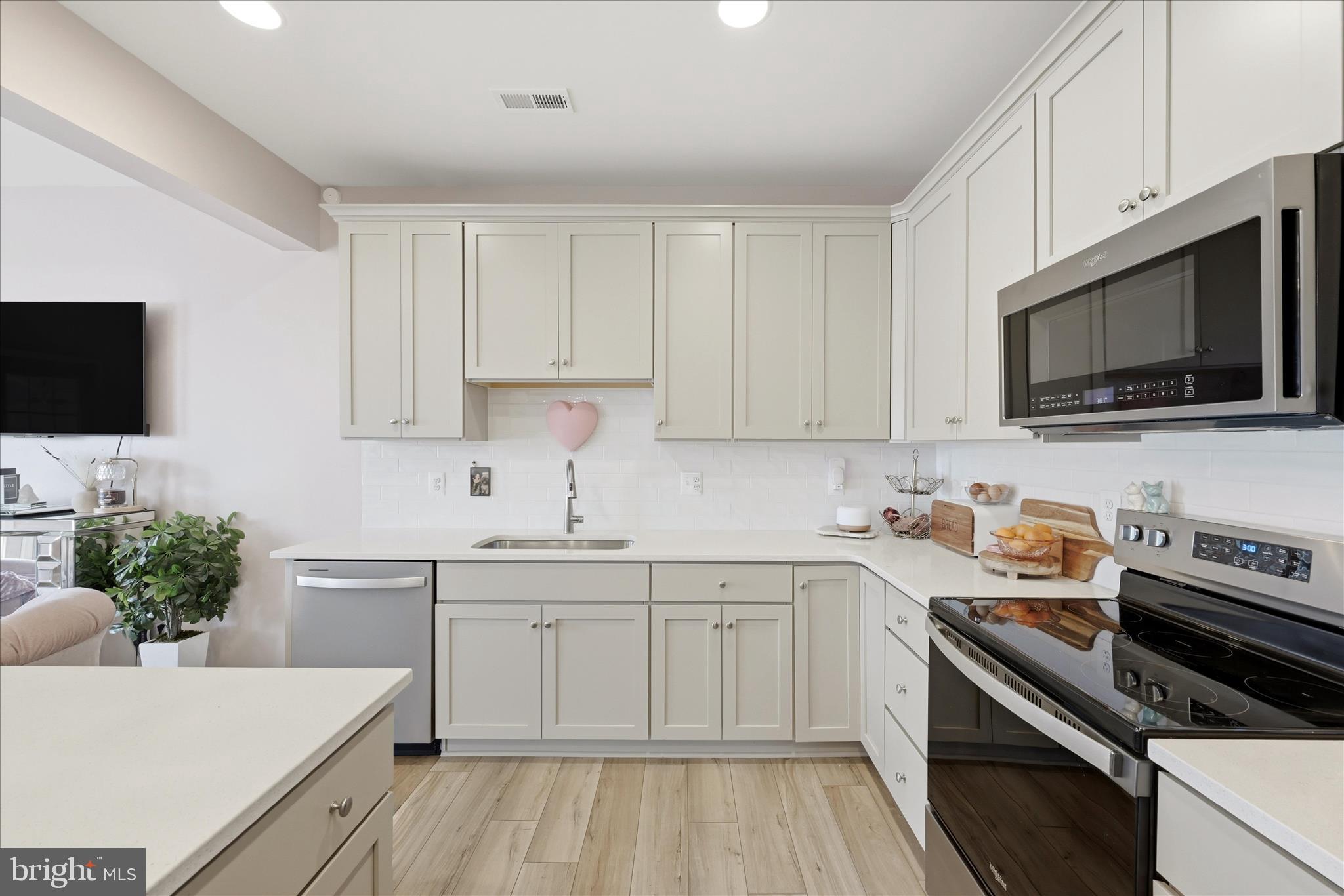 OVERLOOK AT RIVERSIDE TOWNHOMES - Residential