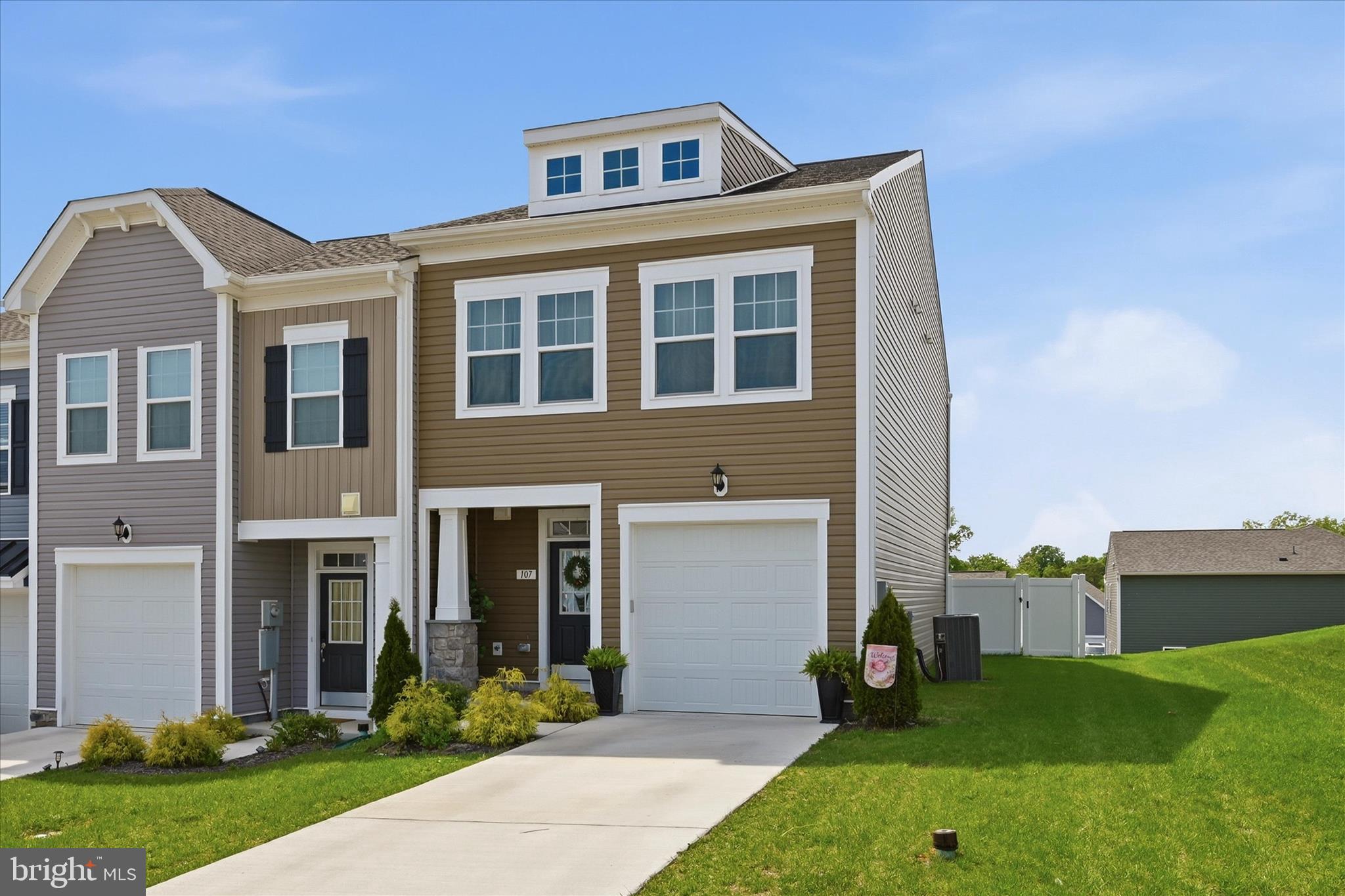 OVERLOOK AT RIVERSIDE TOWNHOMES - Residential
