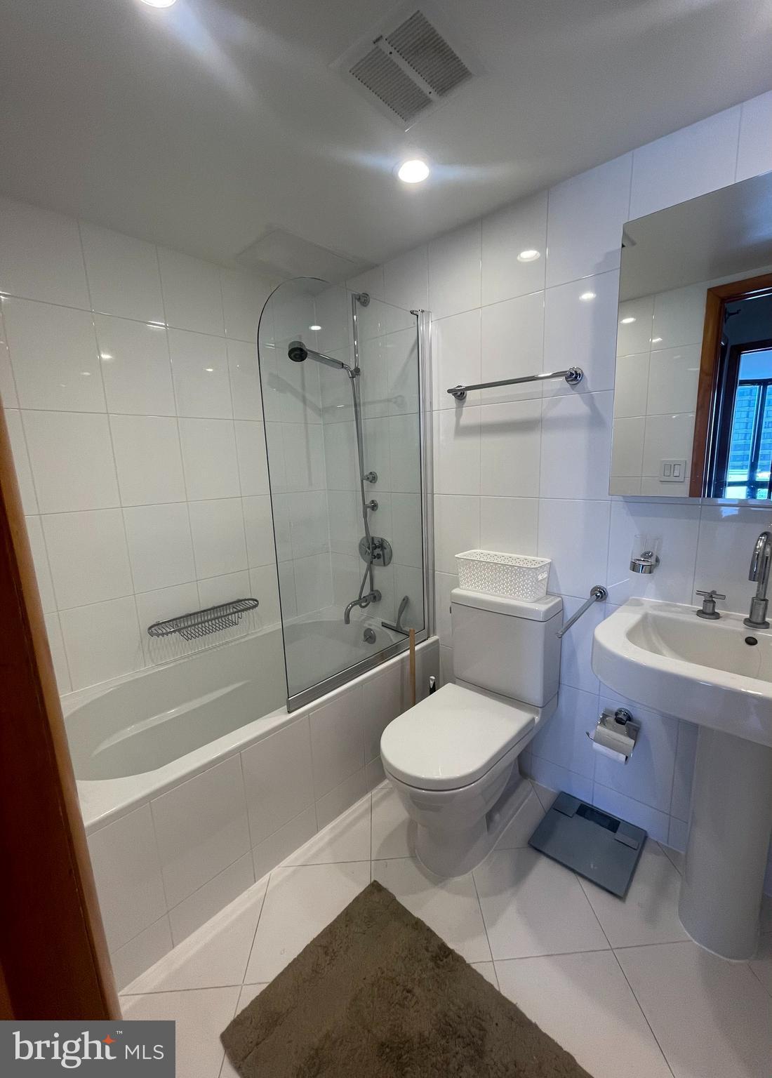 RITTENHOUSE SQUARE - Residential Lease