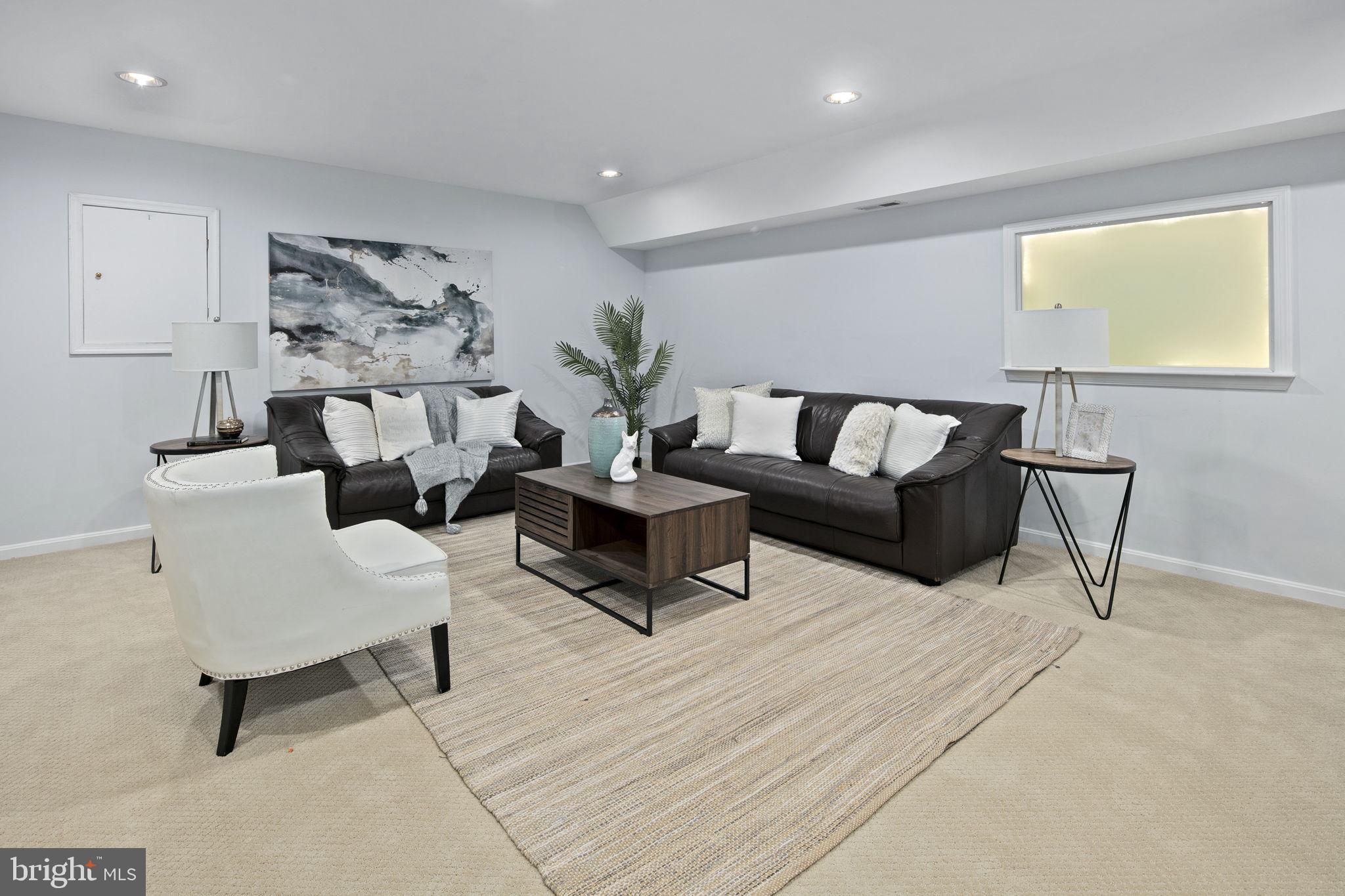MAYWOOD - Residential