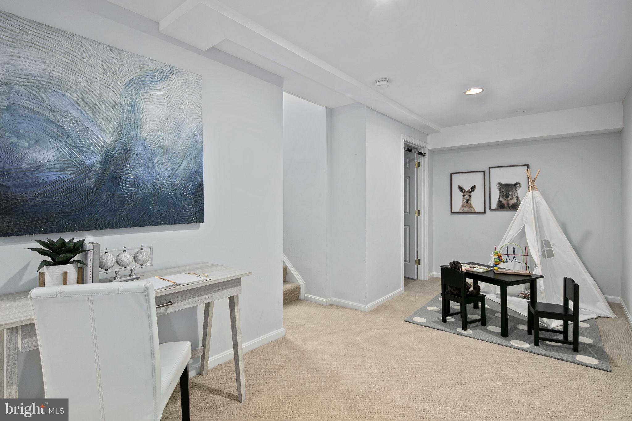 MAYWOOD - Residential