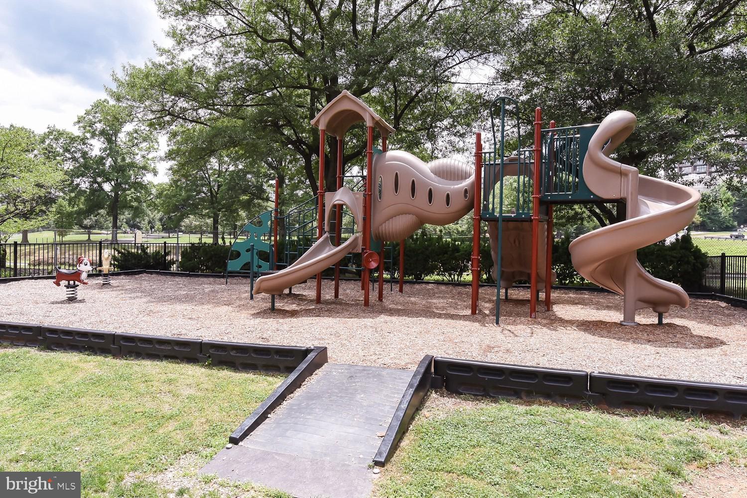ROSSLYN - Residential Lease