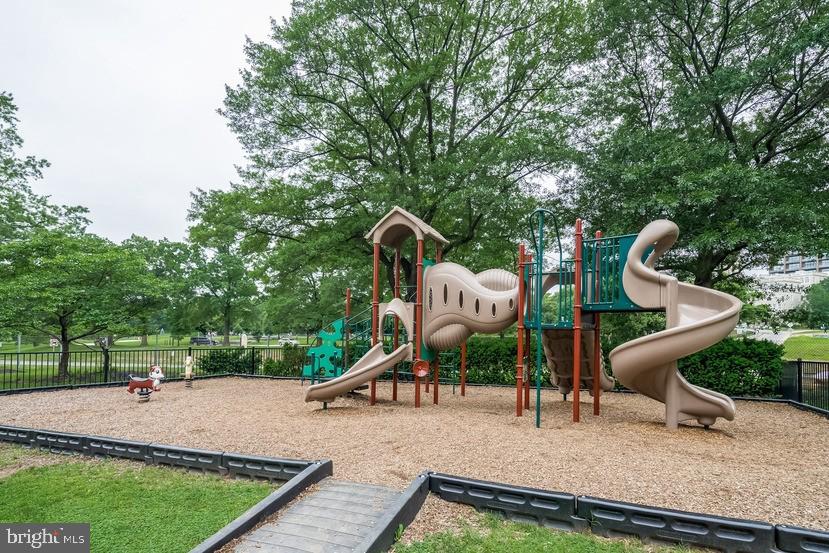 ROSSLYN - Residential Lease