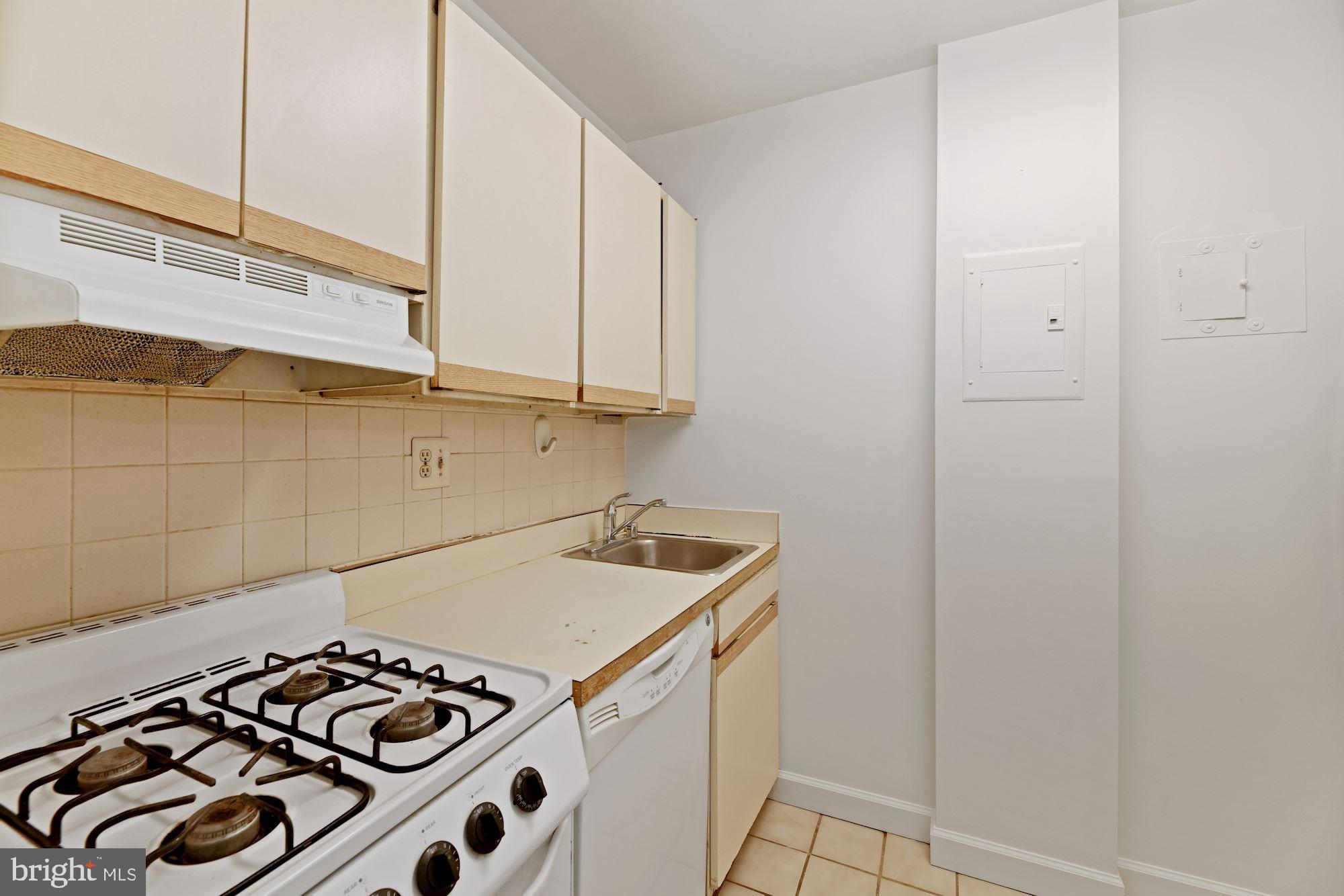 ROSSLYN - Residential Lease
