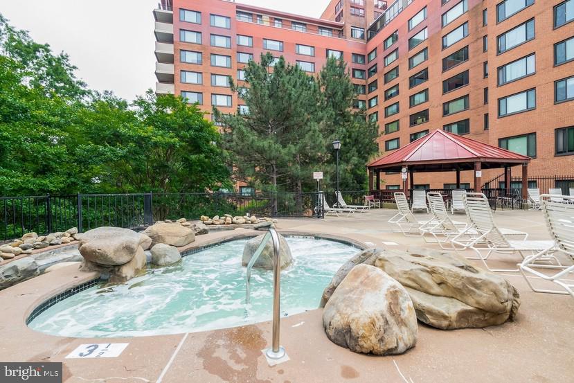 ROSSLYN - Residential Lease