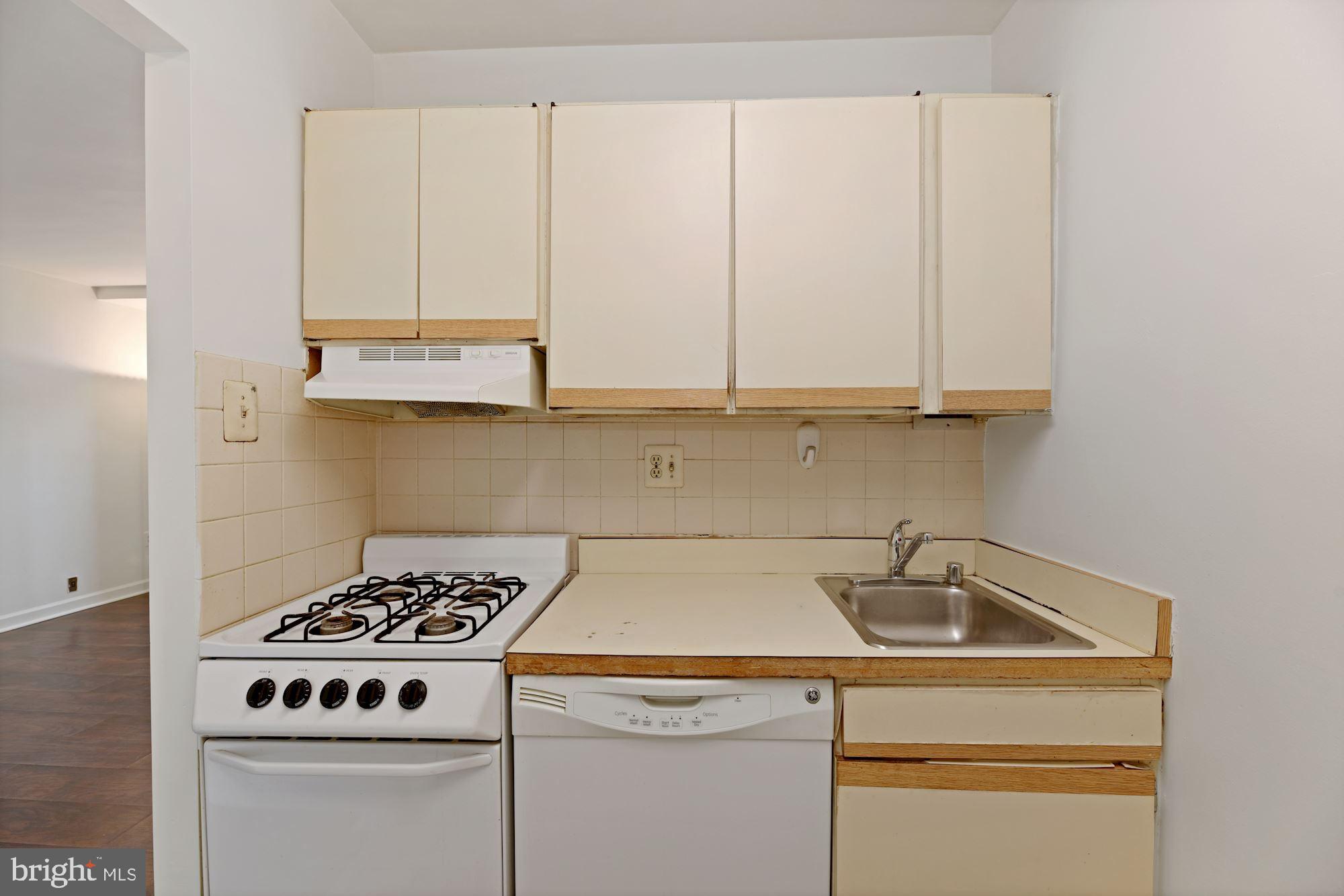 ROSSLYN - Residential Lease