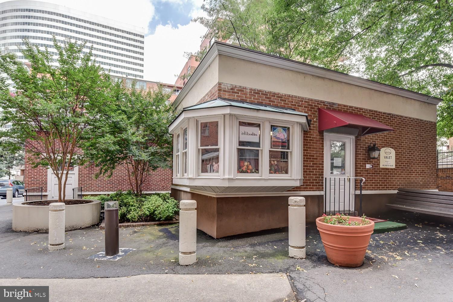 ROSSLYN - Residential Lease