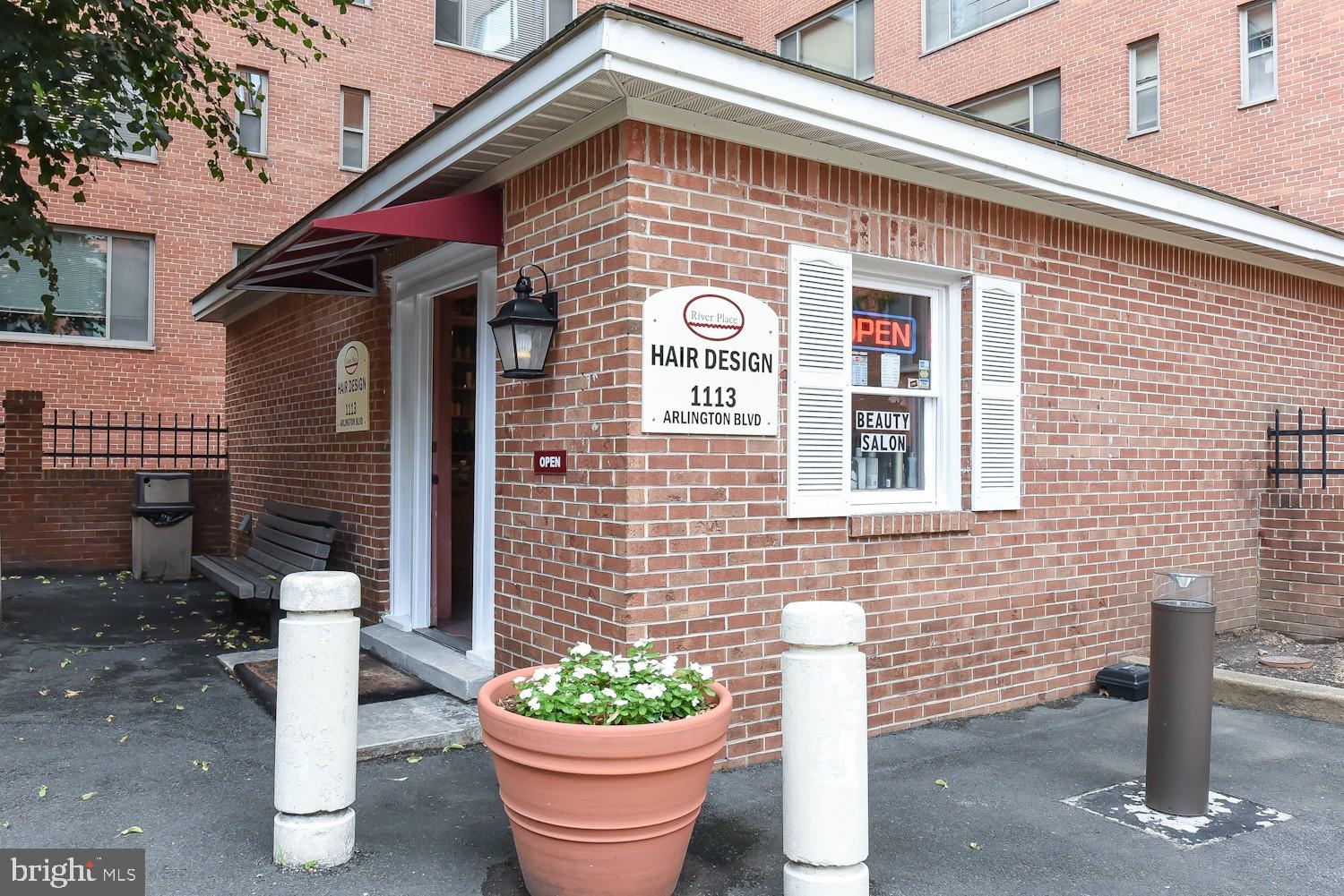 ROSSLYN - Residential Lease