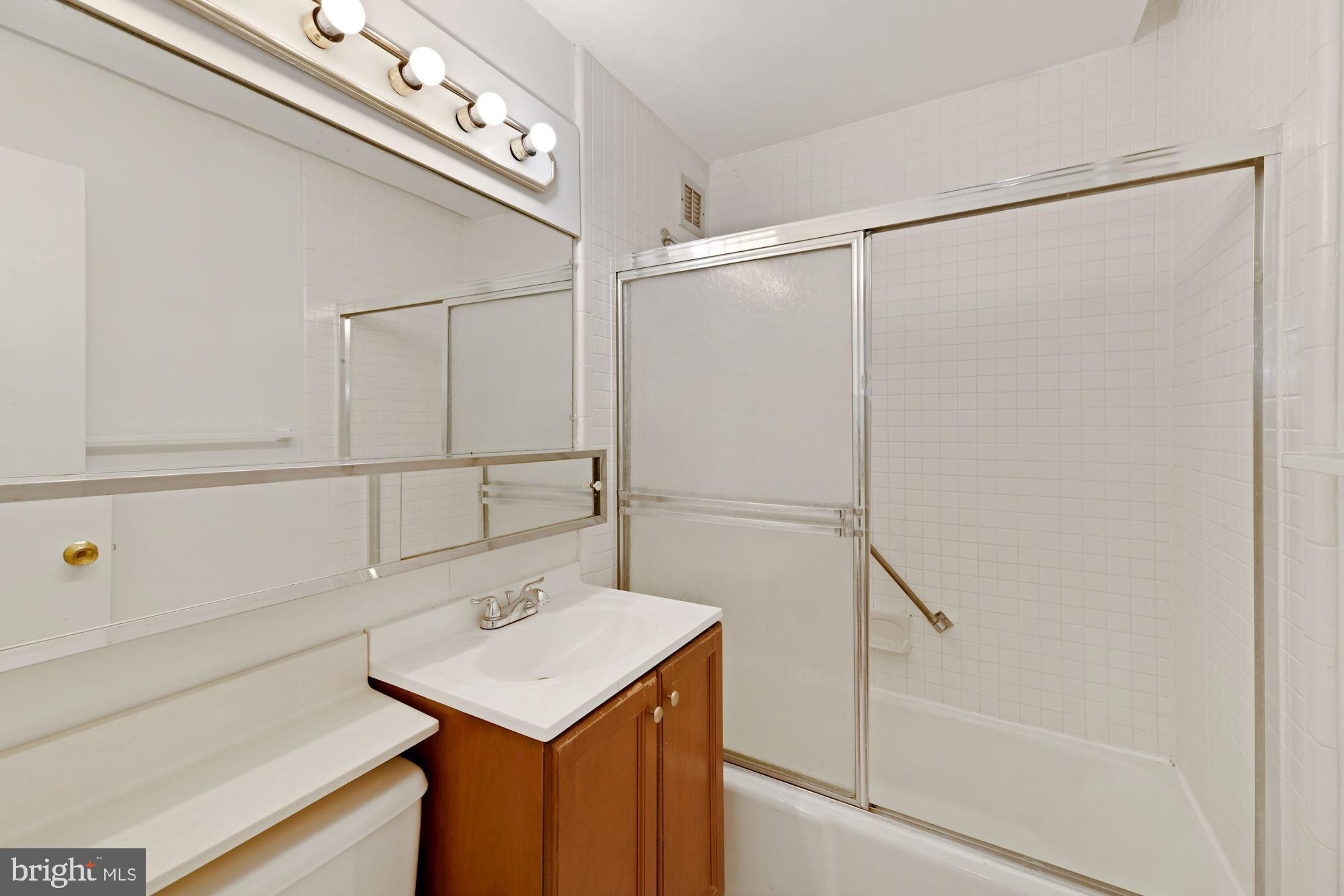 ROSSLYN - Residential Lease