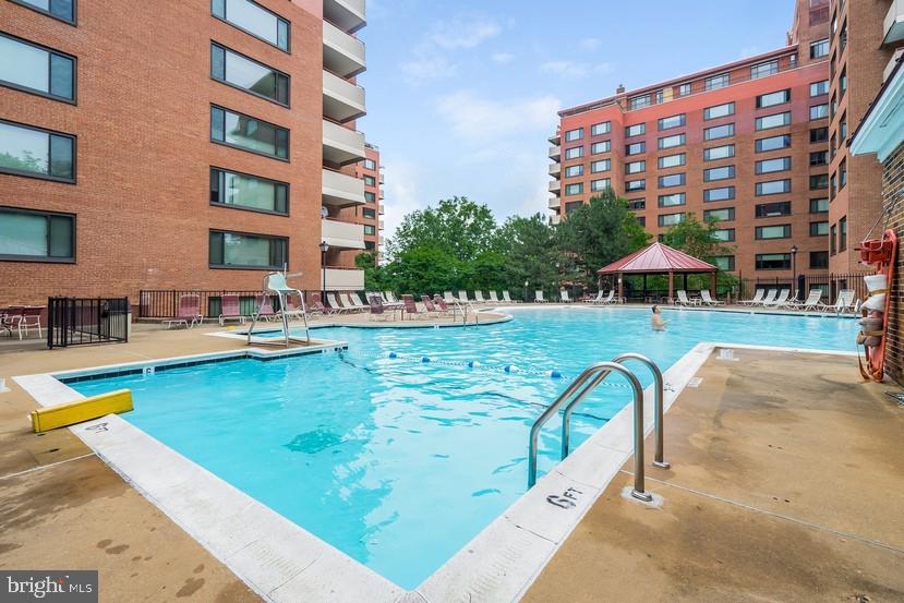 ROSSLYN - Residential Lease