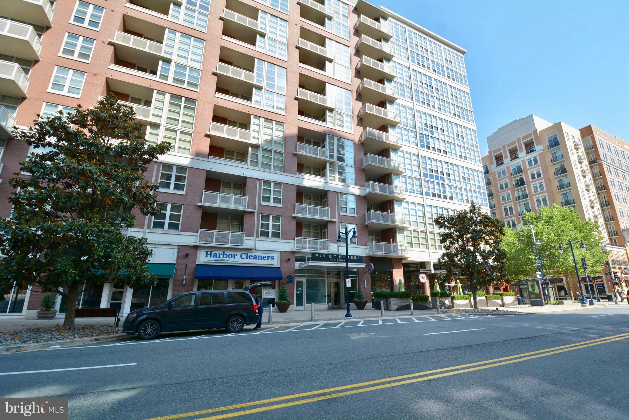 Welcome Home to The National Harbor!   Relax knowing you're surrounded by luxury and the convenience of harbor living.  Enjoy the endless amenities provided by Fleet Street and The National Harbor.  You are in walking distance to great dining, shopping and spectacular views year-round.  A short drive to the MGM National Harbor Resort & Casino will grant you a special night out for upscale dining and star-studded entertainment.
